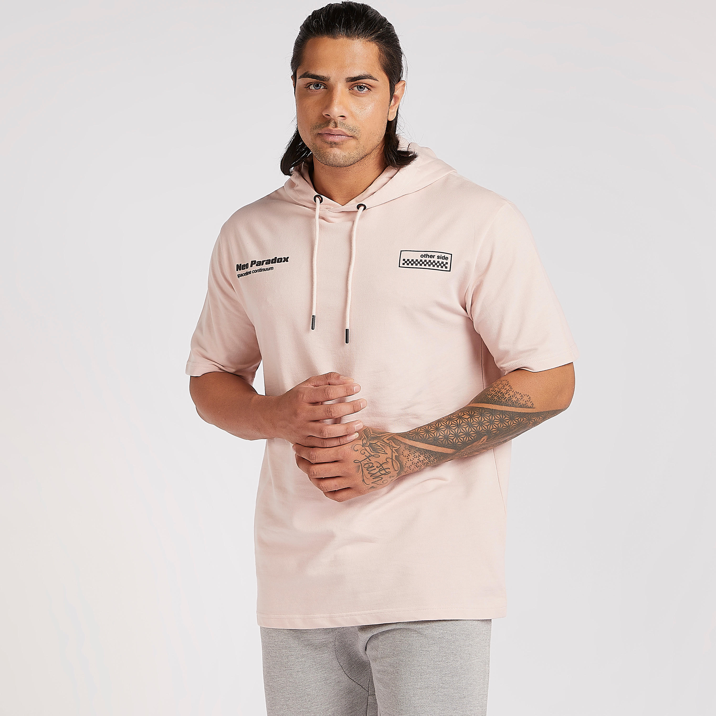 تيشيرت بقبعّة بأكمام قصيرة وطَبعات-men-clothing-tshirtsandpolos-tshirts-image-1