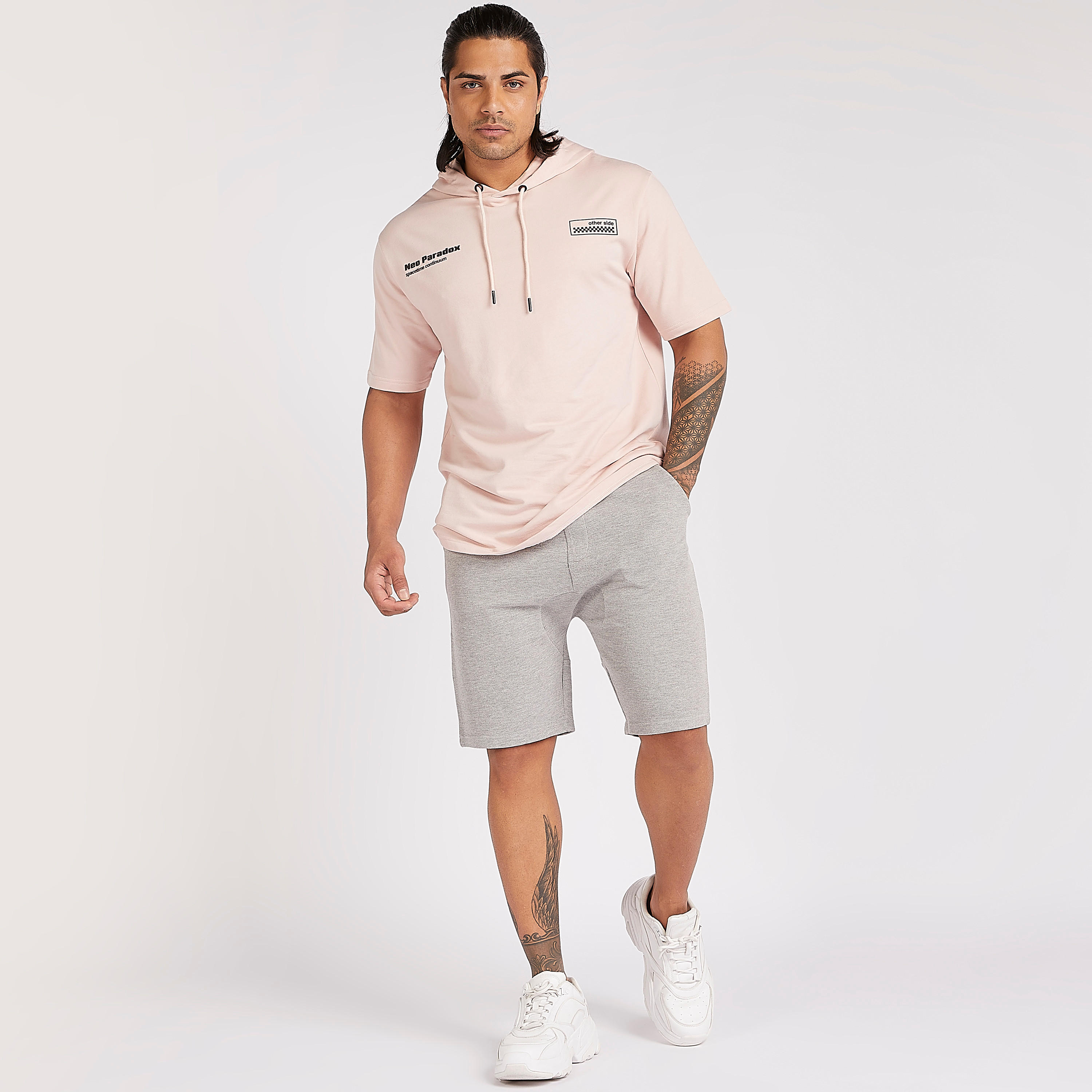 تيشيرت بقبعّة بأكمام قصيرة وطَبعات-men-clothing-tshirtsandpolos-tshirts-image-2