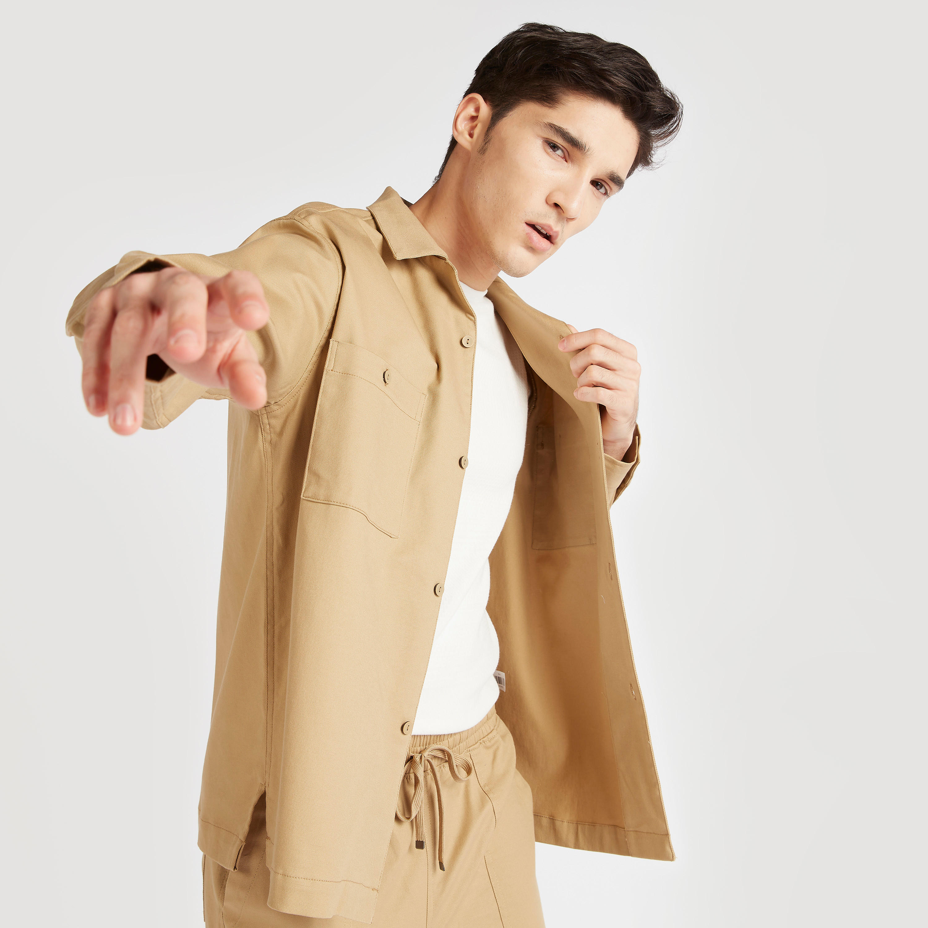 جاكيت سادة بأكمام طويلة وجيب على الصّدر-men-clothing-jacketsandblazers-jackets-image-1