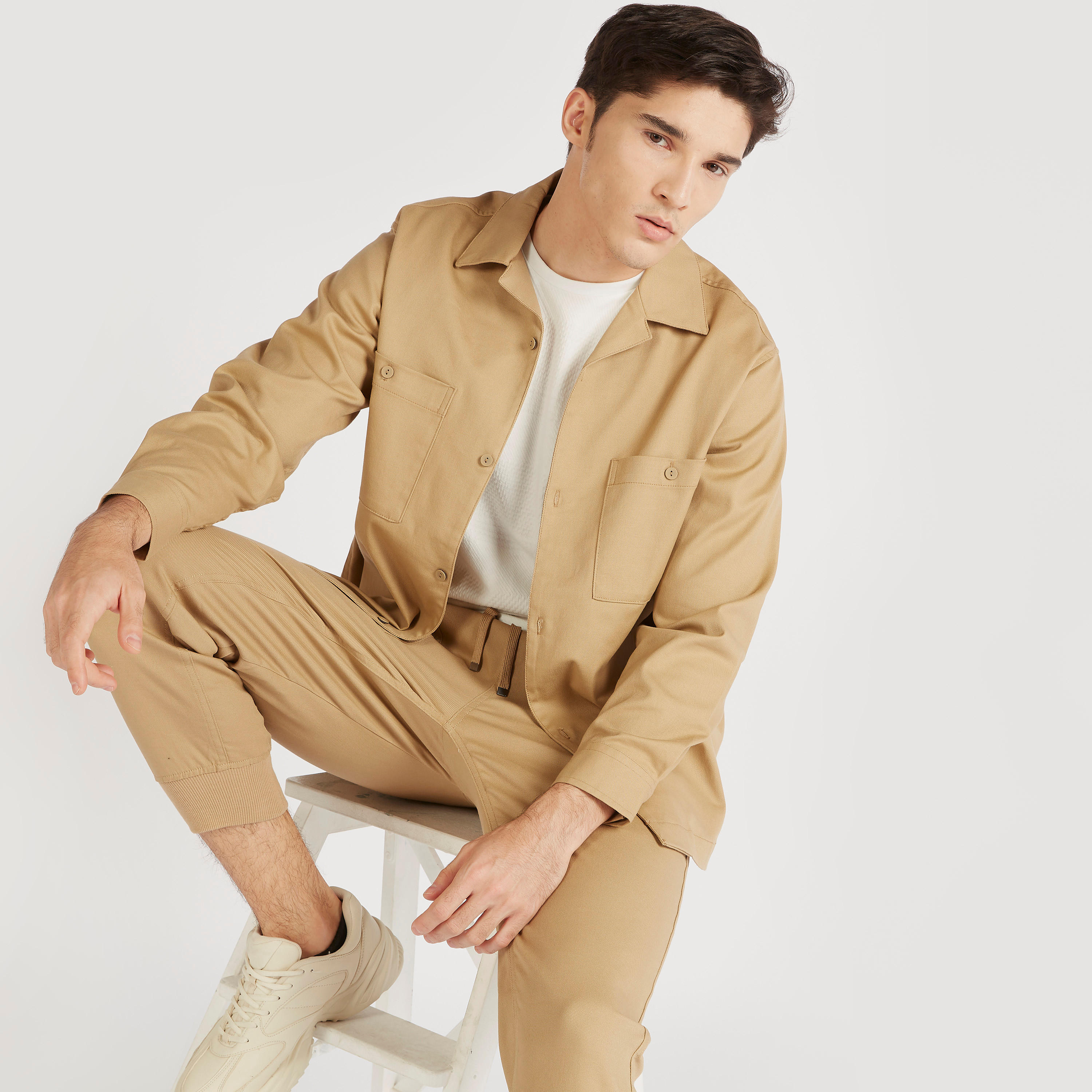جاكيت سادة بأكمام طويلة وجيب على الصّدر-men-clothing-jacketsandblazers-jackets-image-2