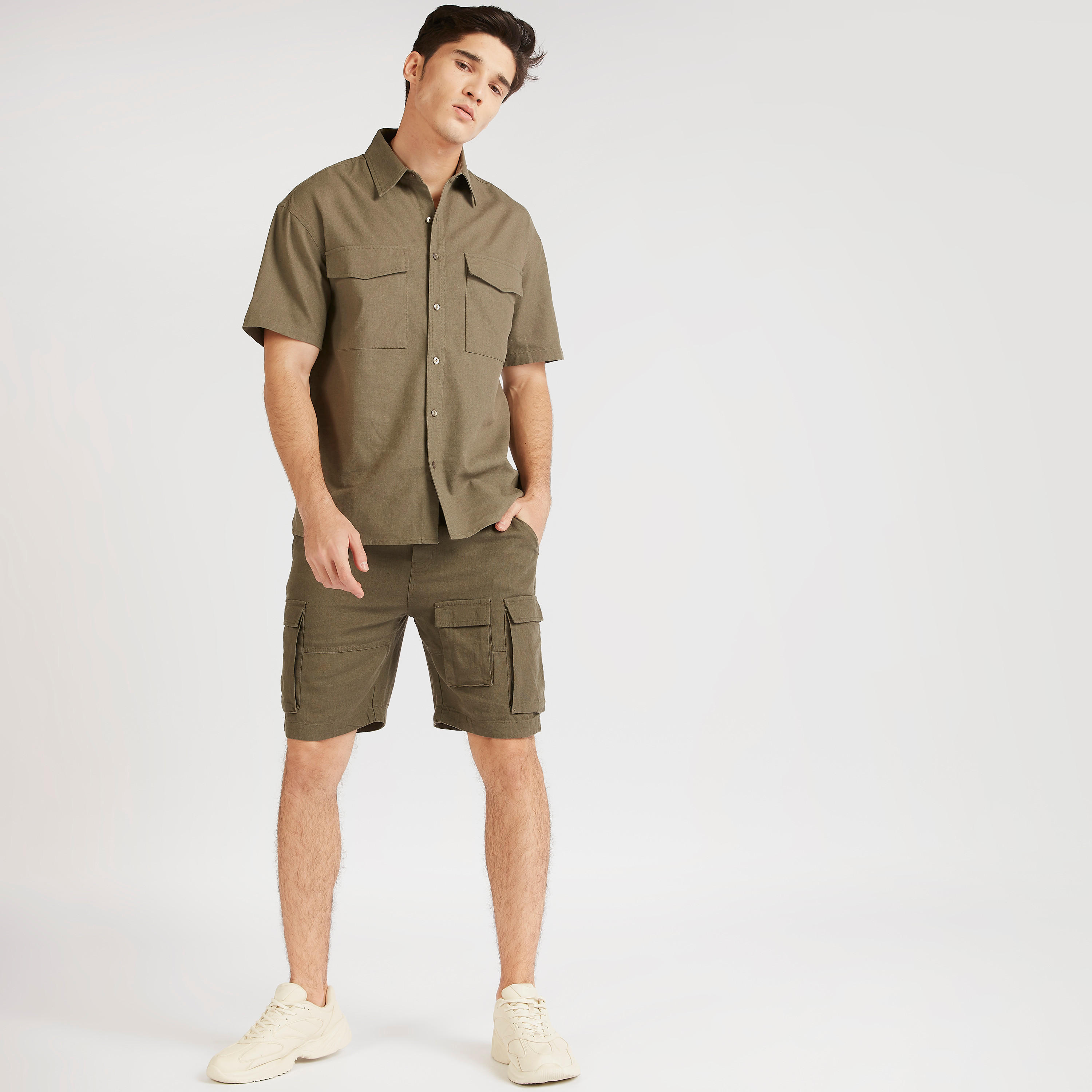 شورت كارجو بخصر مطّاطي متوسّط الارتفاع-men-clothing-bottoms-shorts-image-3