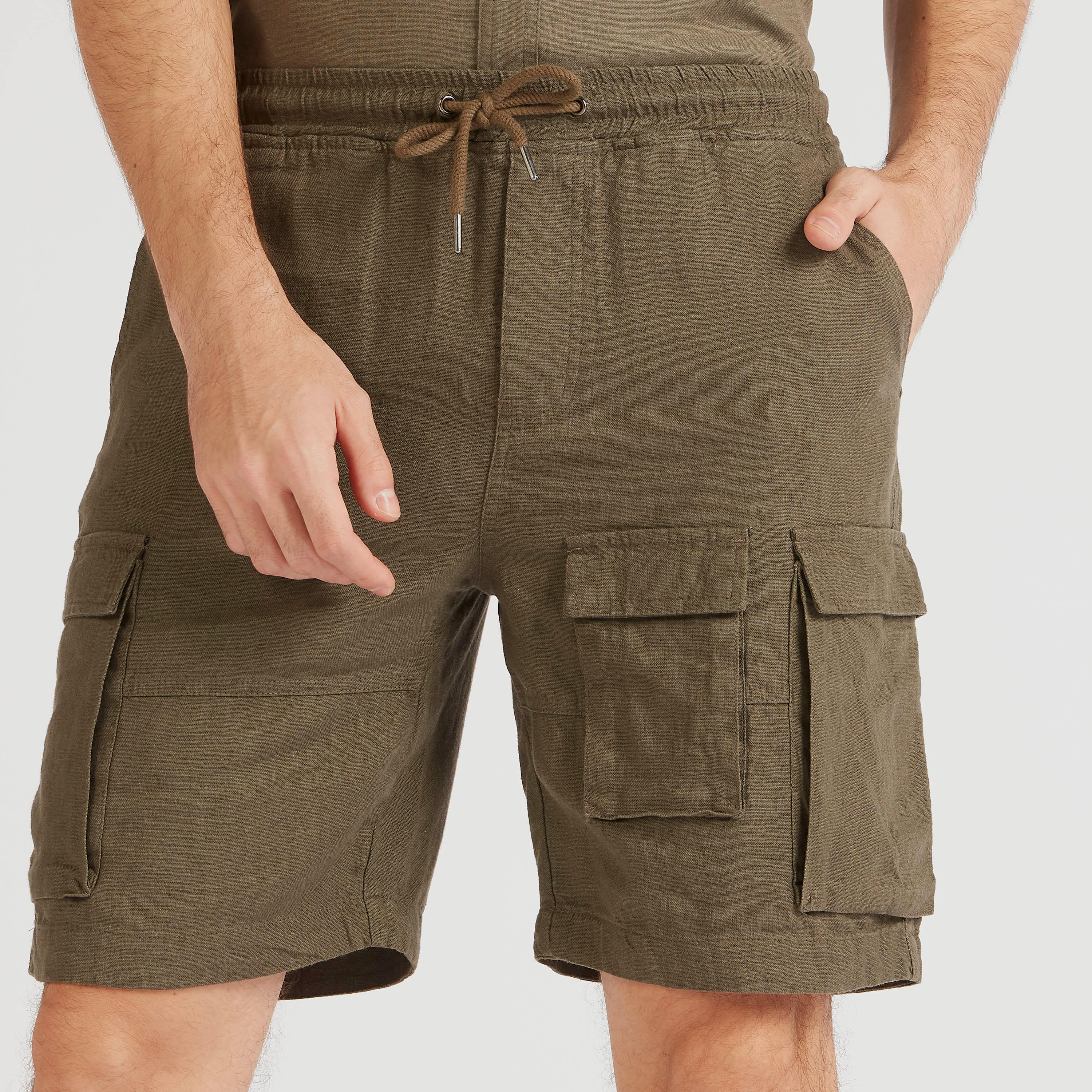 شورت كارجو بخصر مطّاطي متوسّط الارتفاع-men-clothing-bottoms-shorts-image-2