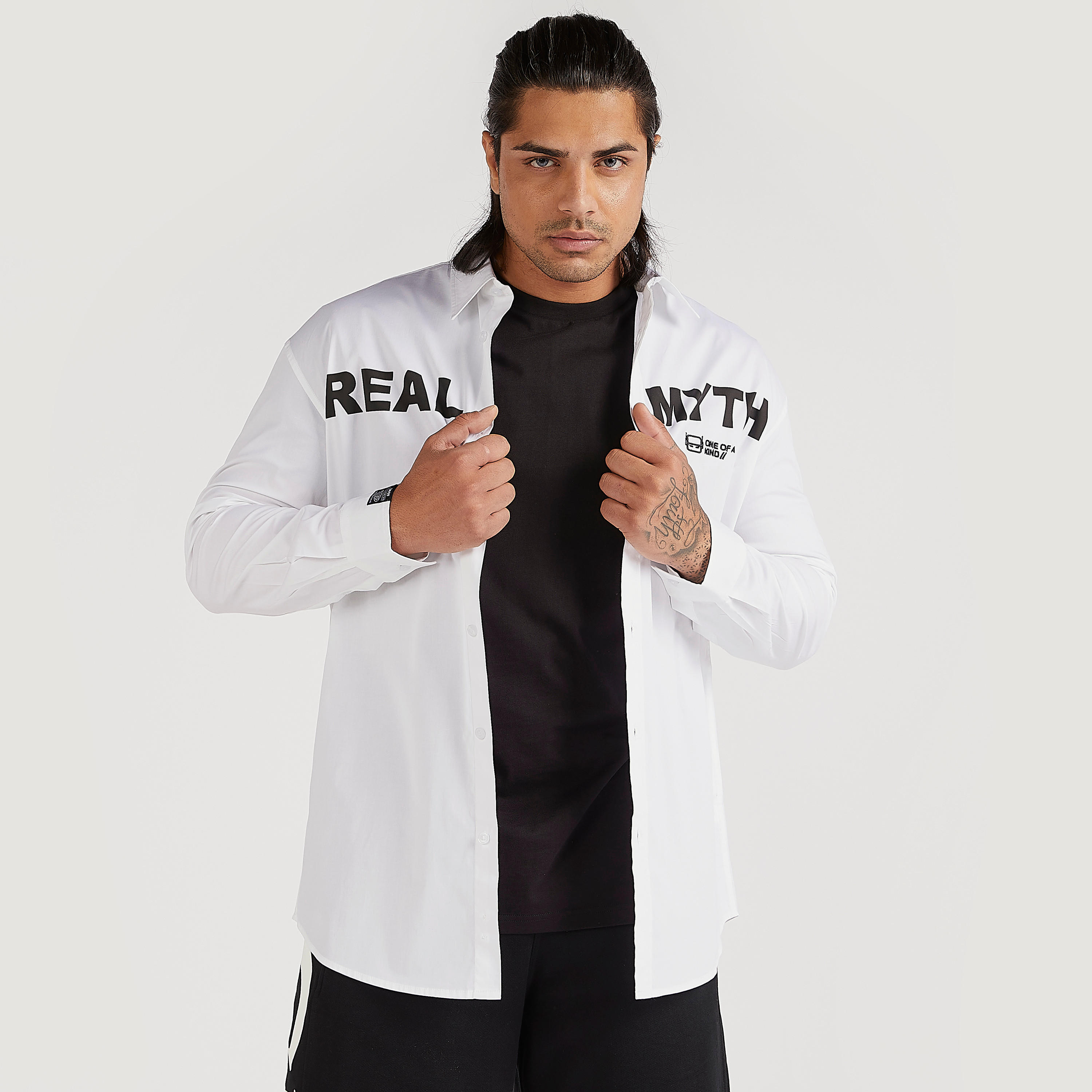 قميص طويل بطبعات نصيّة-men-clothing-shirts-image-1