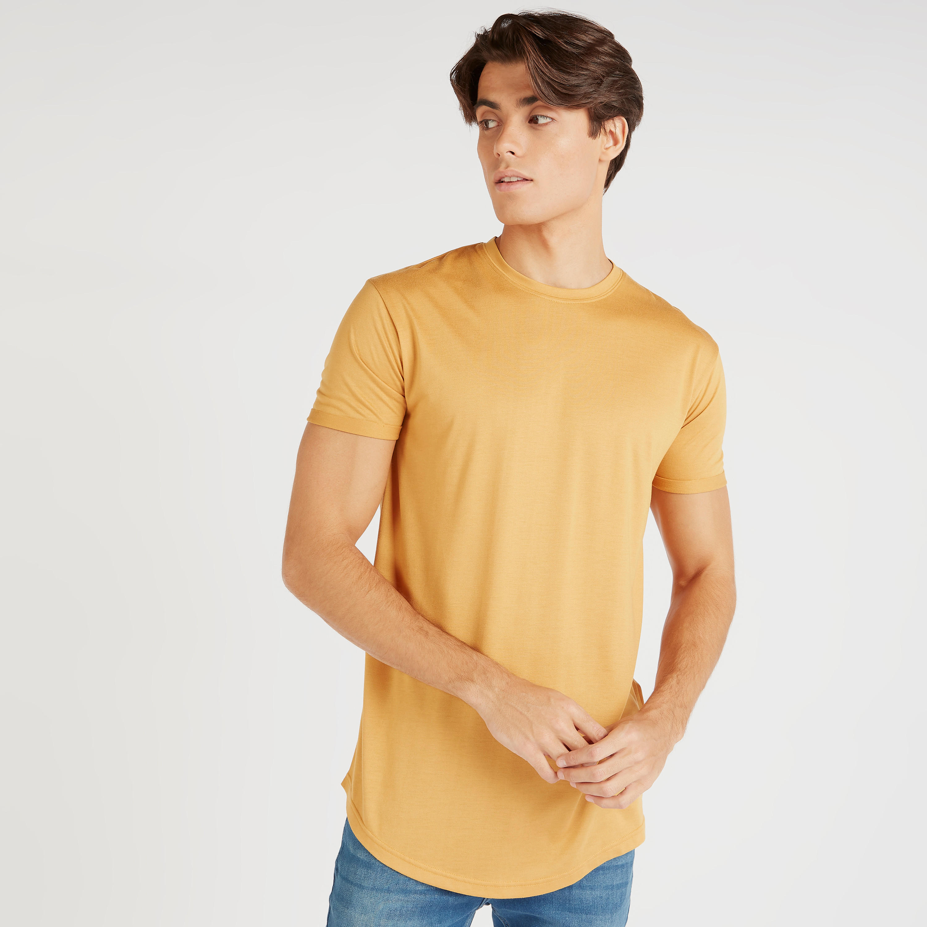 تيشيرت طويل سادة بياقة ضيقة وأكمام قصيرة-men-clothing-tshirtsandpolos-tshirts-image-1