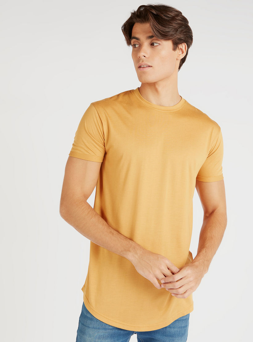 تيشيرت طويل سادة بياقة ضيقة وأكمام قصيرة-men-clothing-tshirtsandpolos-tshirts-image-1