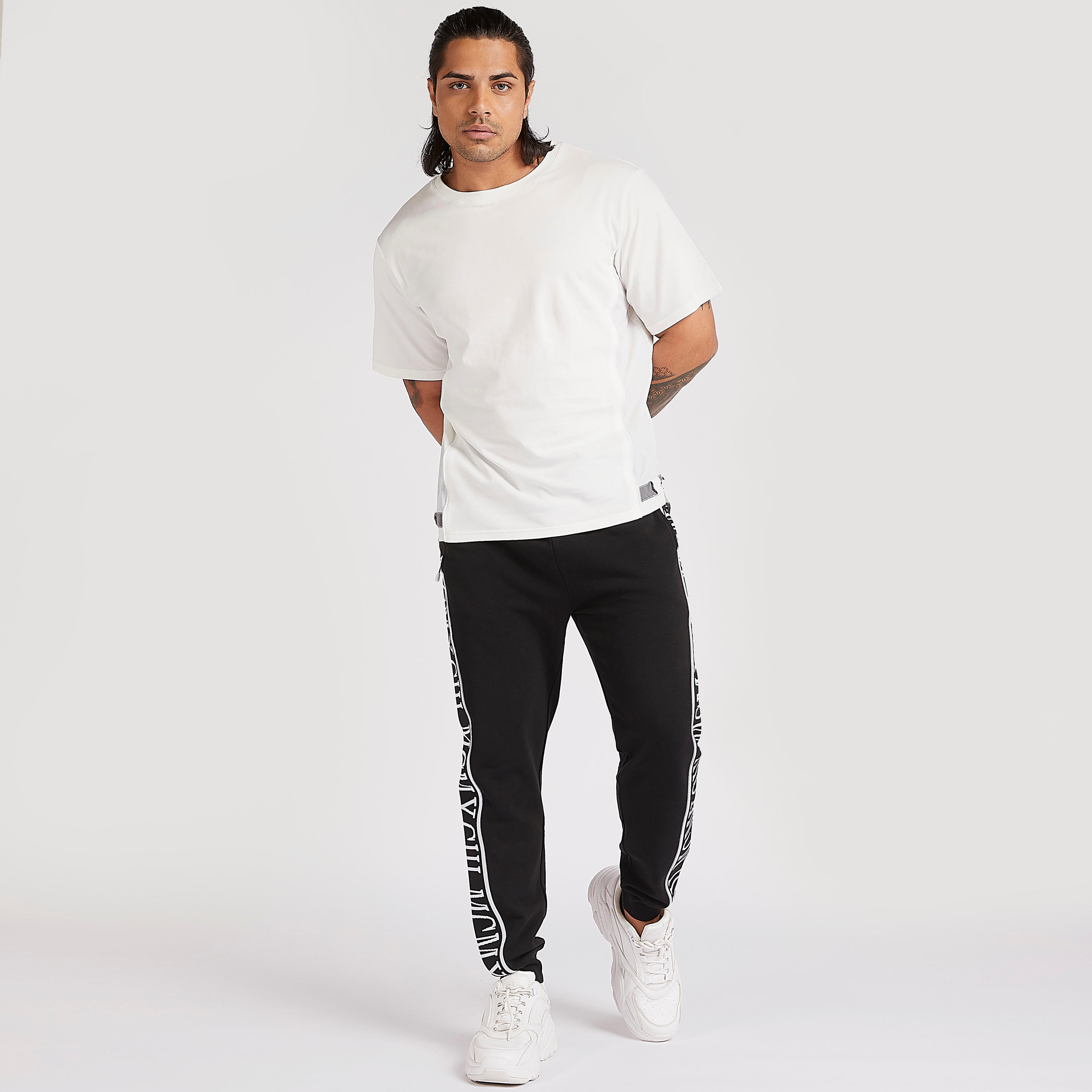 بنطلون رياضي برباط إغلاق وجيوب وطبعات-men-clothing-bottoms-joggers-image-3