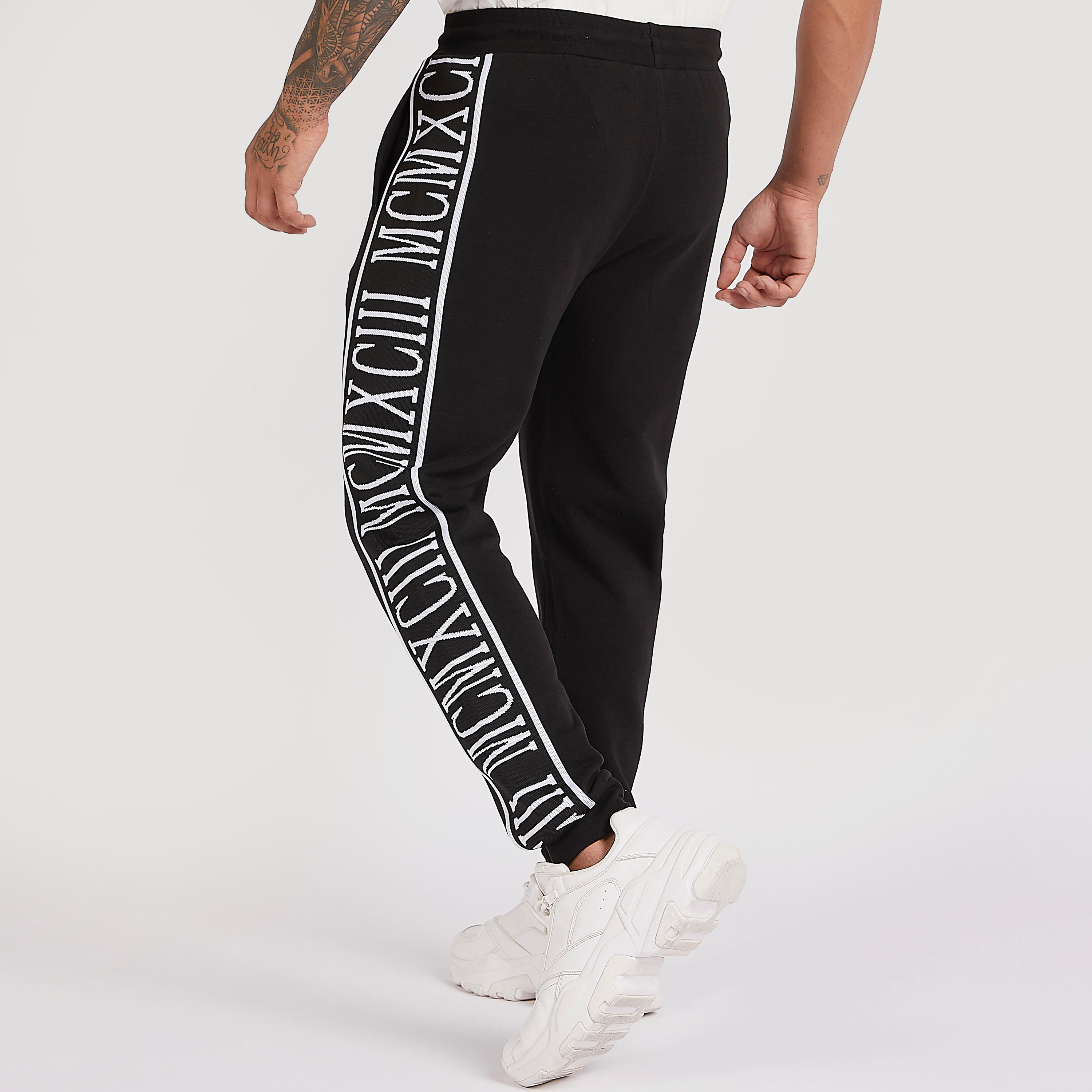بنطلون رياضي برباط إغلاق وجيوب وطبعات-men-clothing-bottoms-joggers-image-1