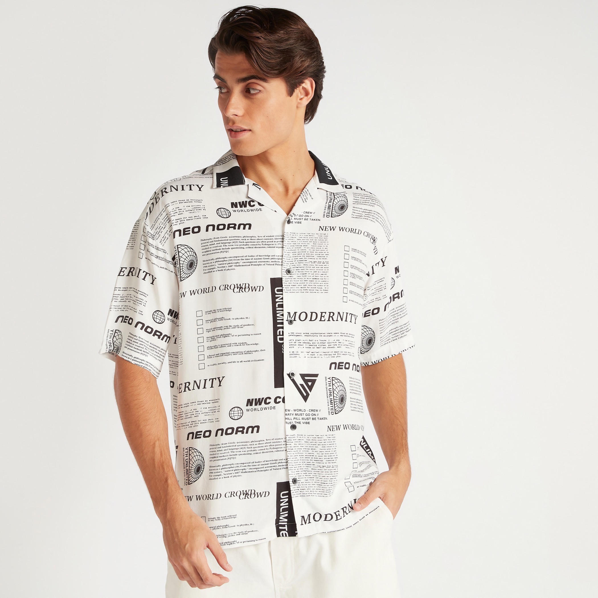 قميص بطبعات وياقة واسعة وأكمام قصيرة-men-clothing-shirts-image-5