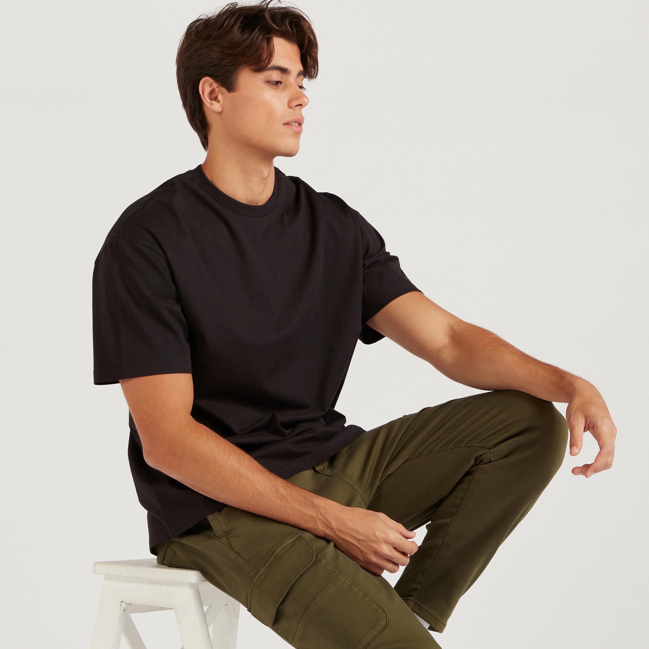 تيشيرت سادة واسع بياقة ضيّقة وأكمام قصيرة-men-clothing-tshirtsandpolos-tshirts-image-6