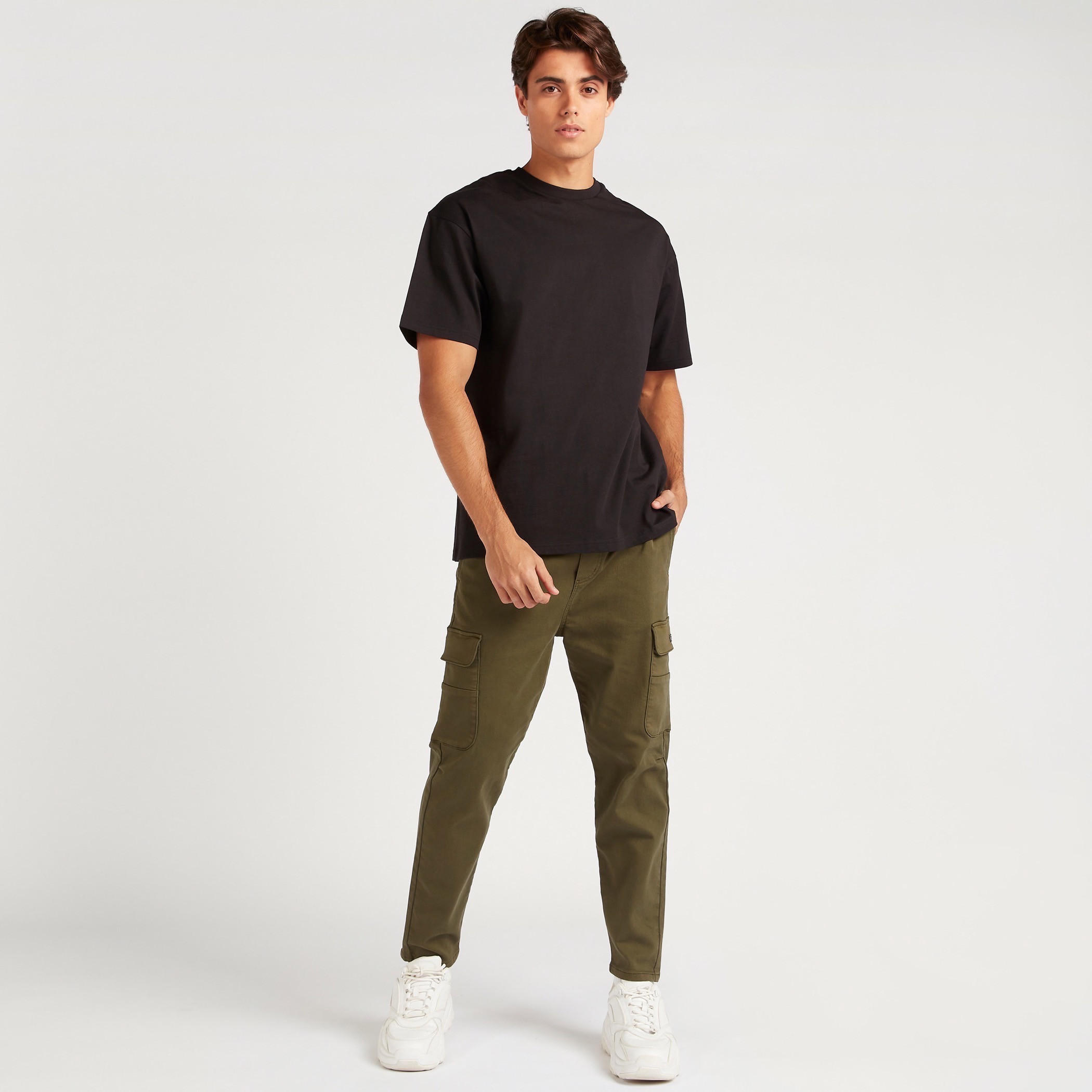 تيشيرت سادة واسع بياقة ضيّقة وأكمام قصيرة-men-clothing-tshirtsandpolos-tshirts-image-5