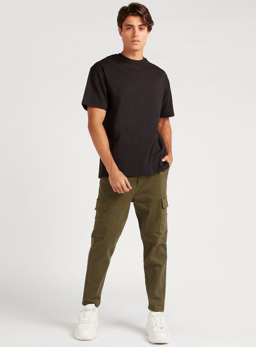 تيشيرت سادة واسع بياقة ضيّقة وأكمام قصيرة-men-clothing-tshirtsandpolos-tshirts-image-5