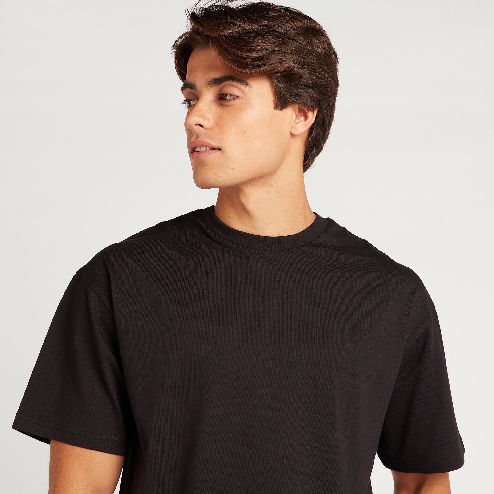 تيشيرت سادة واسع بياقة ضيّقة وأكمام قصيرة-men-clothing-tshirtsandpolos-tshirts-image-4