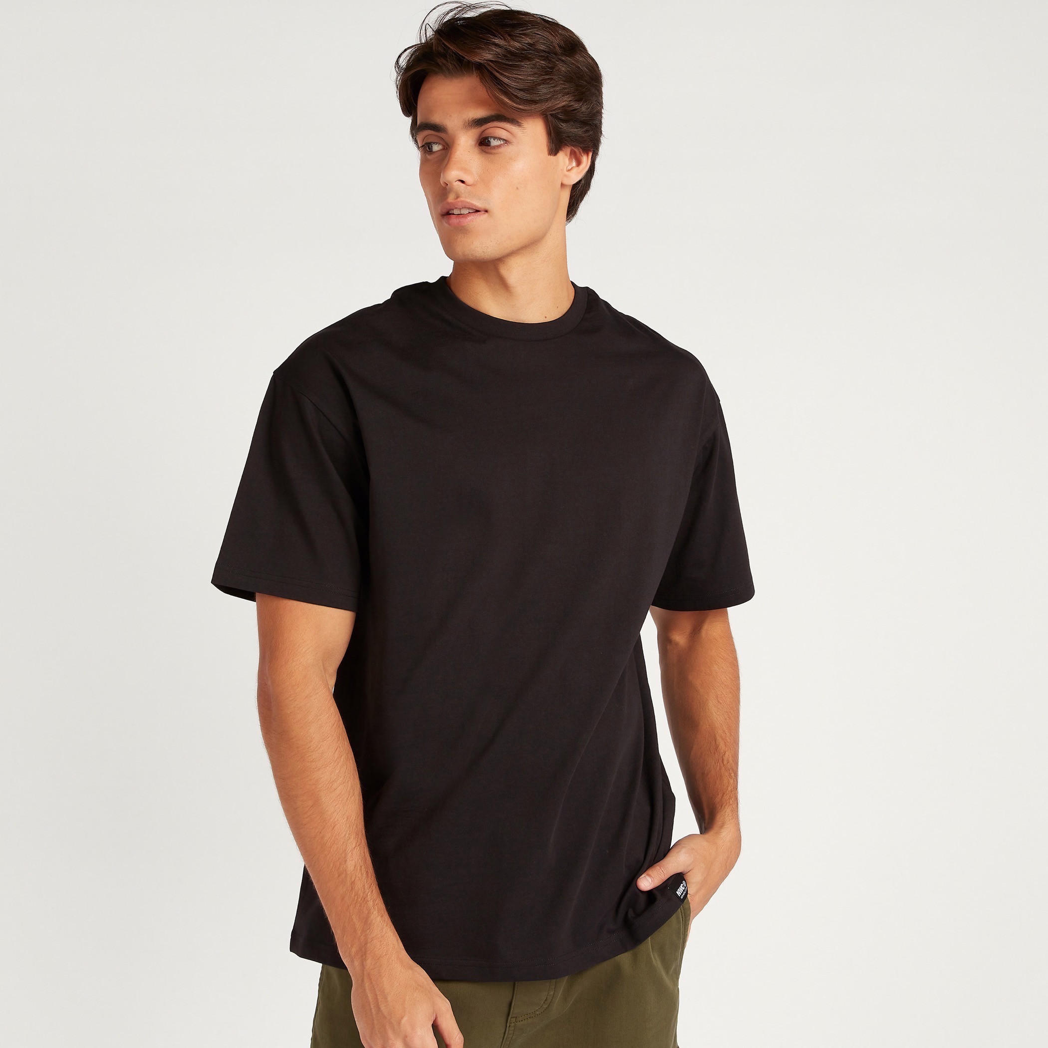 تيشيرت سادة واسع بياقة ضيّقة وأكمام قصيرة-men-clothing-tshirtsandpolos-tshirts-image-2