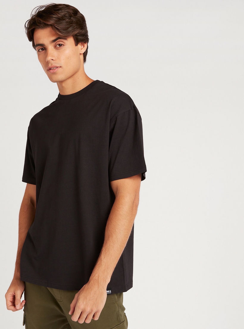 تيشيرت سادة واسع بياقة ضيّقة وأكمام قصيرة-men-clothing-tshirtsandpolos-tshirts-image-1