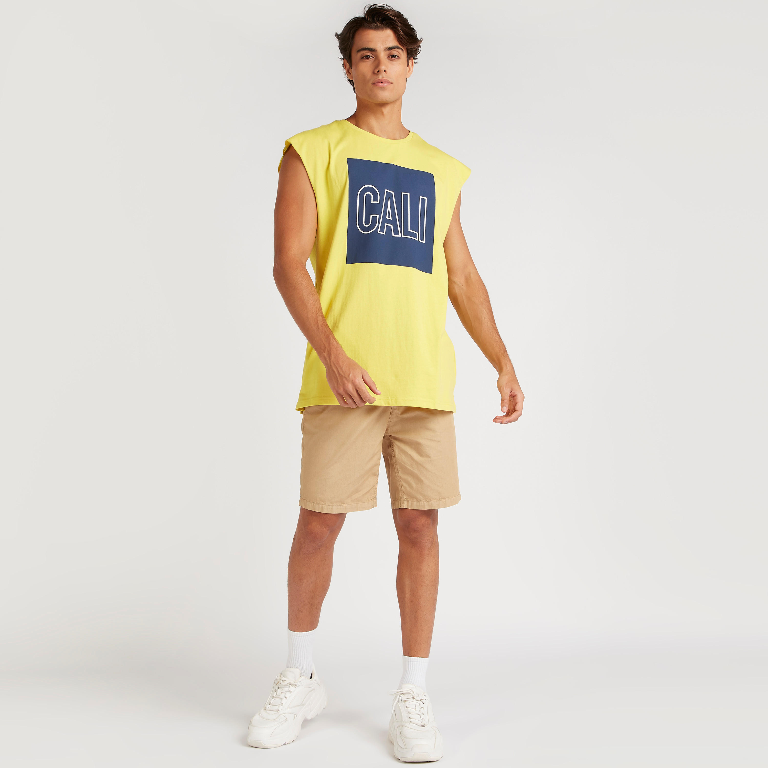 فيست واسع بياقة ضيّقة وطبعات-men-clothing-tshirtsandpolos-vests-image-2