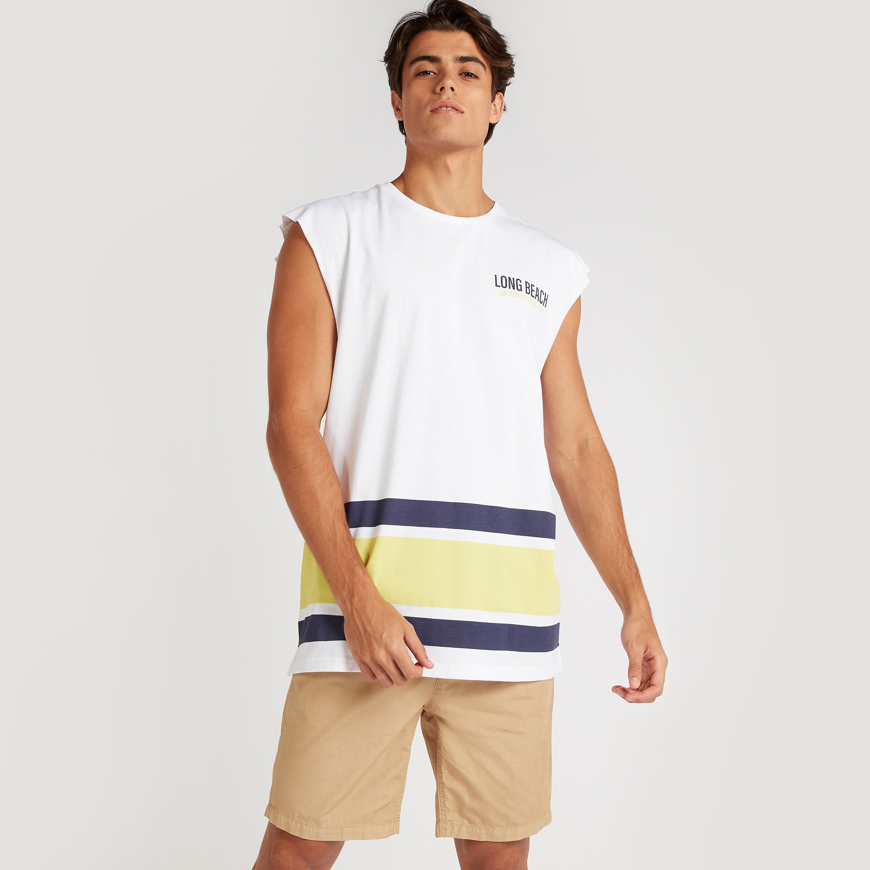فيست واسع بطبعات وياقة ضيّقة-men-clothing-tshirtsandpolos-vests-image-5