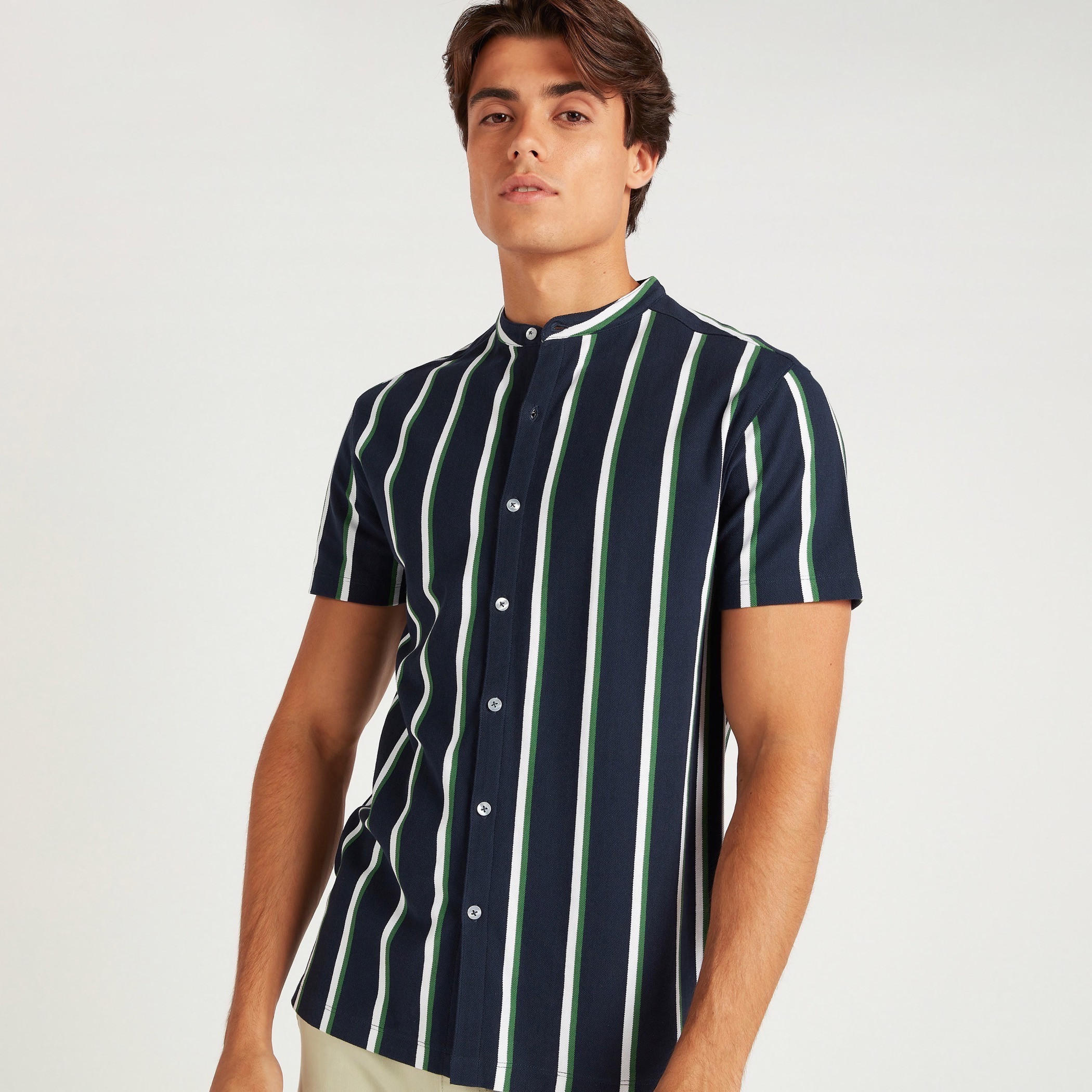 قميص مقلّم بياقة ماندارين وأكمام قصيرة-men-clothing-shirts-image-5