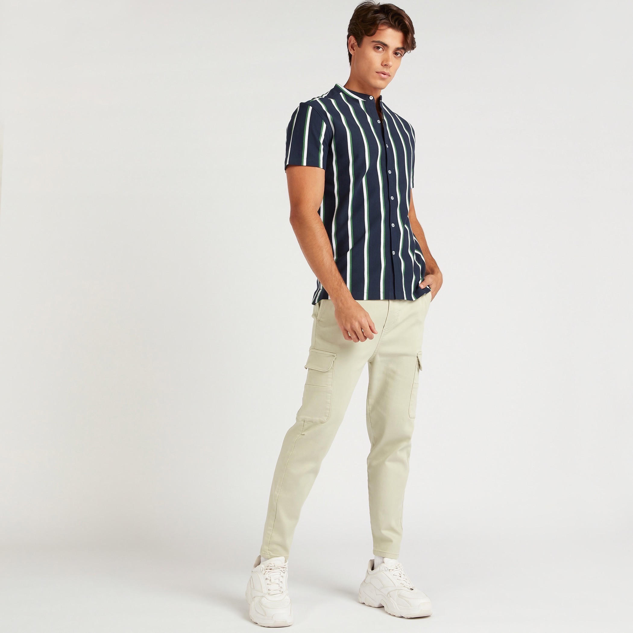 قميص مقلّم بياقة ماندارين وأكمام قصيرة-men-clothing-shirts-image-4