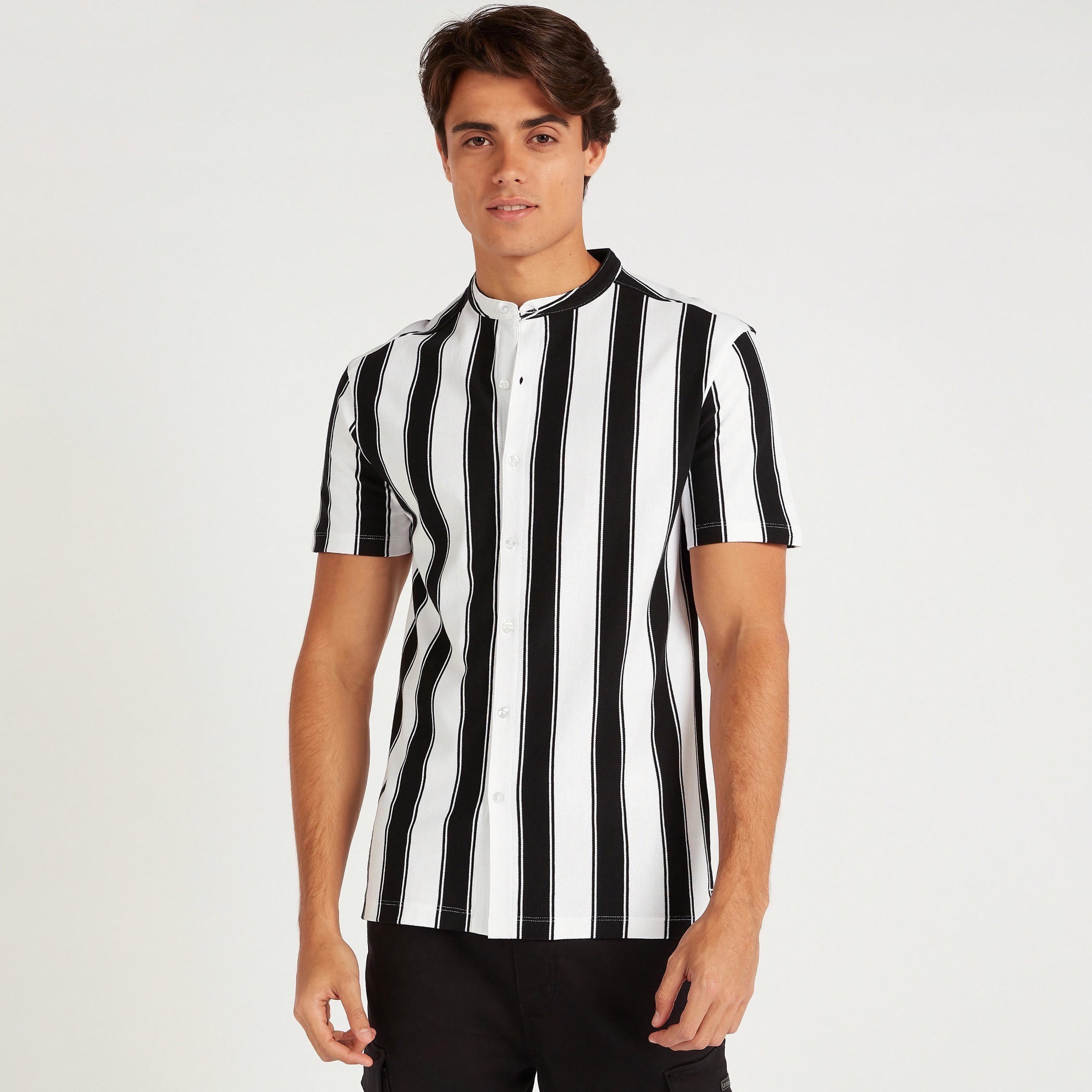 قميص مقلّم بياقة ماندارين وأكمام قصيرة-men-clothing-shirts-image-5