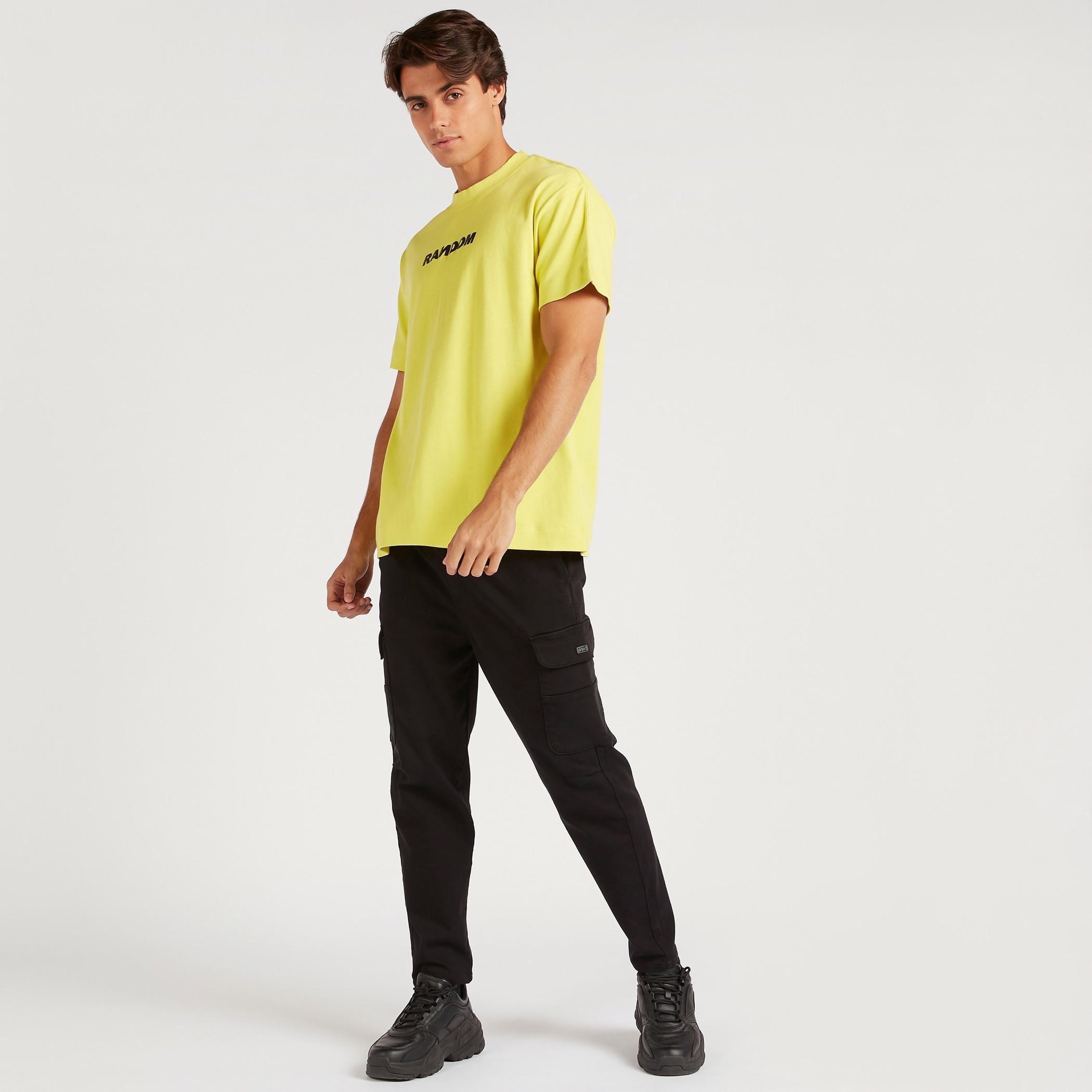 تيشيرت بياقة ضيّقة وأكمام قصيرة وطبعات-men-clothing-tshirtsandpolos-tshirts-image-5