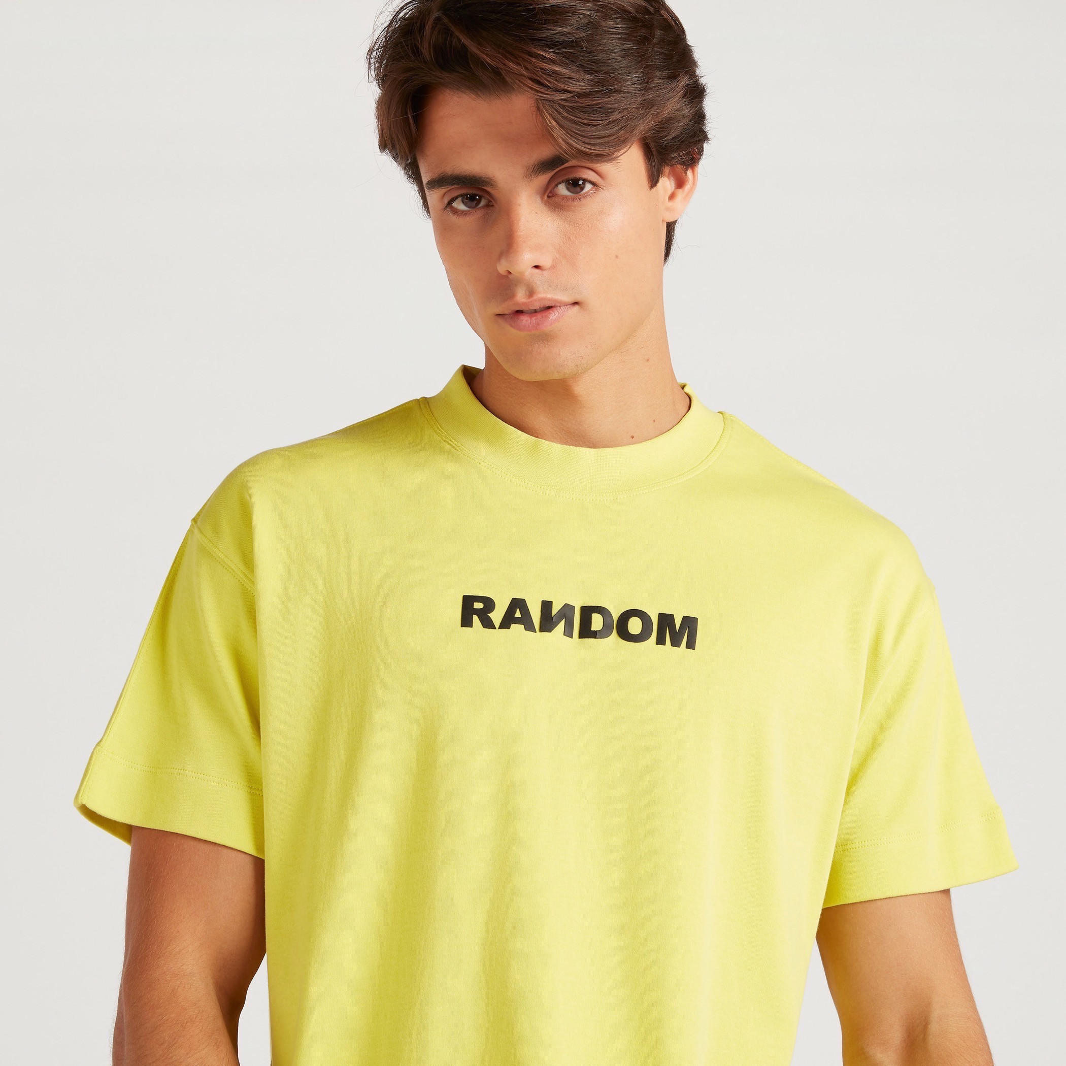 تيشيرت بياقة ضيّقة وأكمام قصيرة وطبعات-men-clothing-tshirtsandpolos-tshirts-image-4