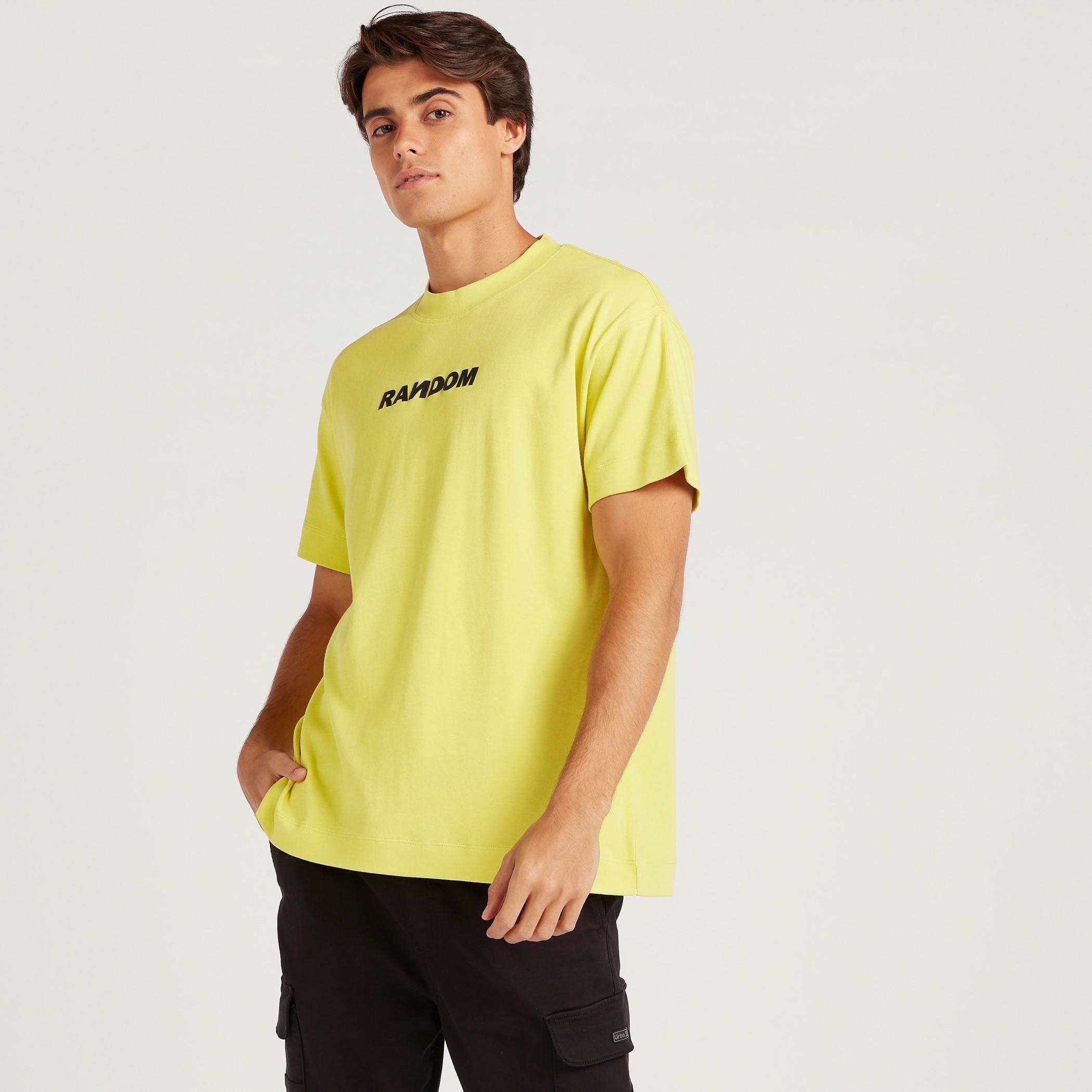 تيشيرت بياقة ضيّقة وأكمام قصيرة وطبعات-men-clothing-tshirtsandpolos-tshirts-image-1