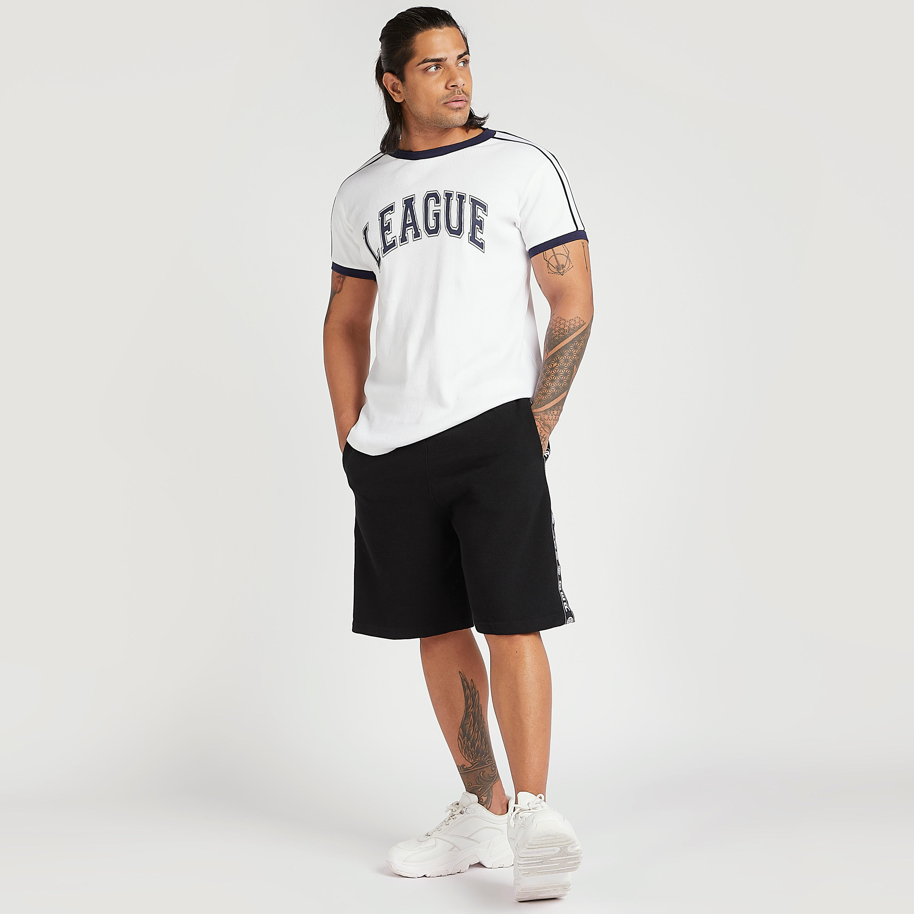 تيشيرت مضلّع بياقة ضيّقة وأكمام قصيرة وطبعات من كابا-men-clothing-tshirtsandpolos-tshirts-image-2