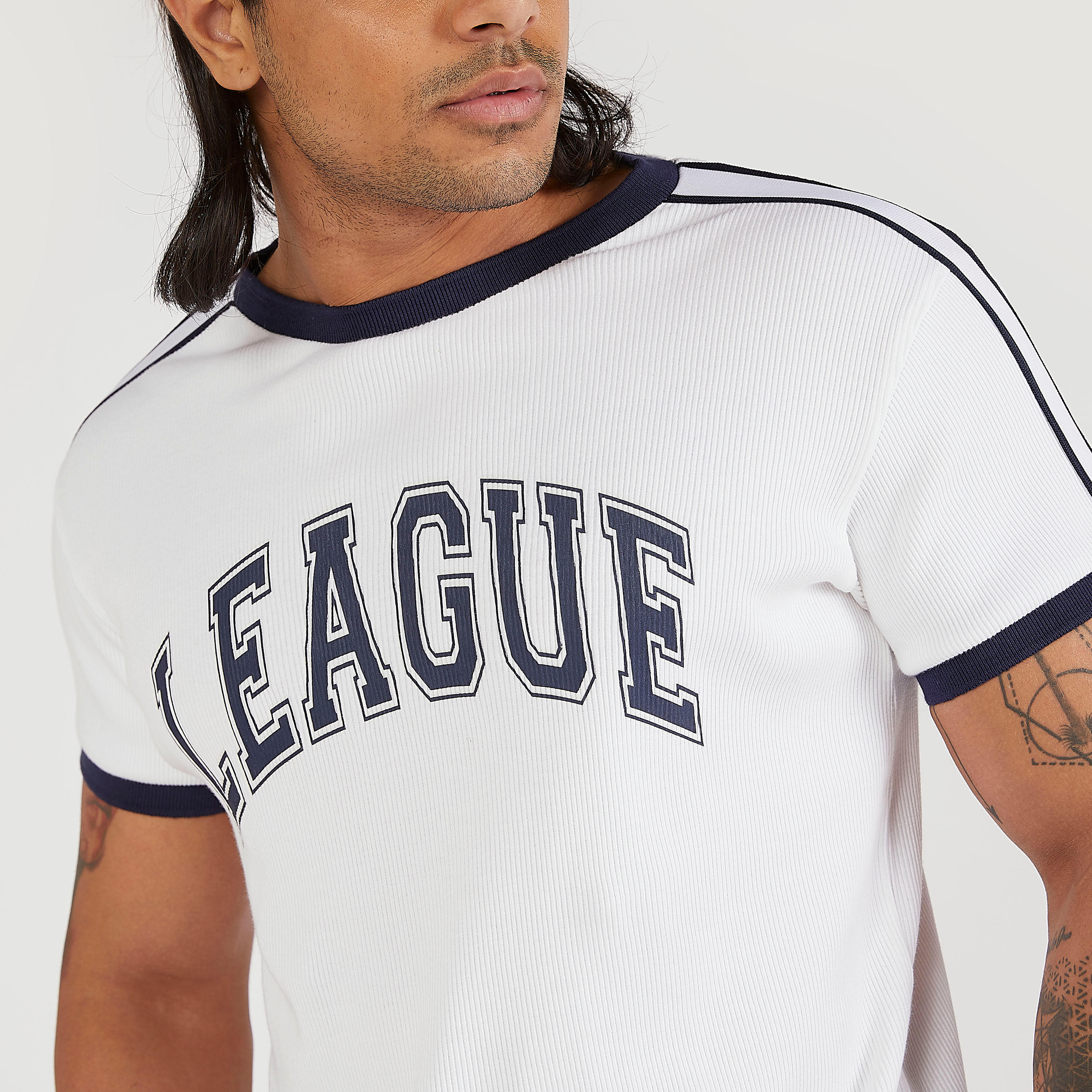 تيشيرت مضلّع بياقة ضيّقة وأكمام قصيرة وطبعات من كابا-men-clothing-tshirtsandpolos-tshirts-image-3