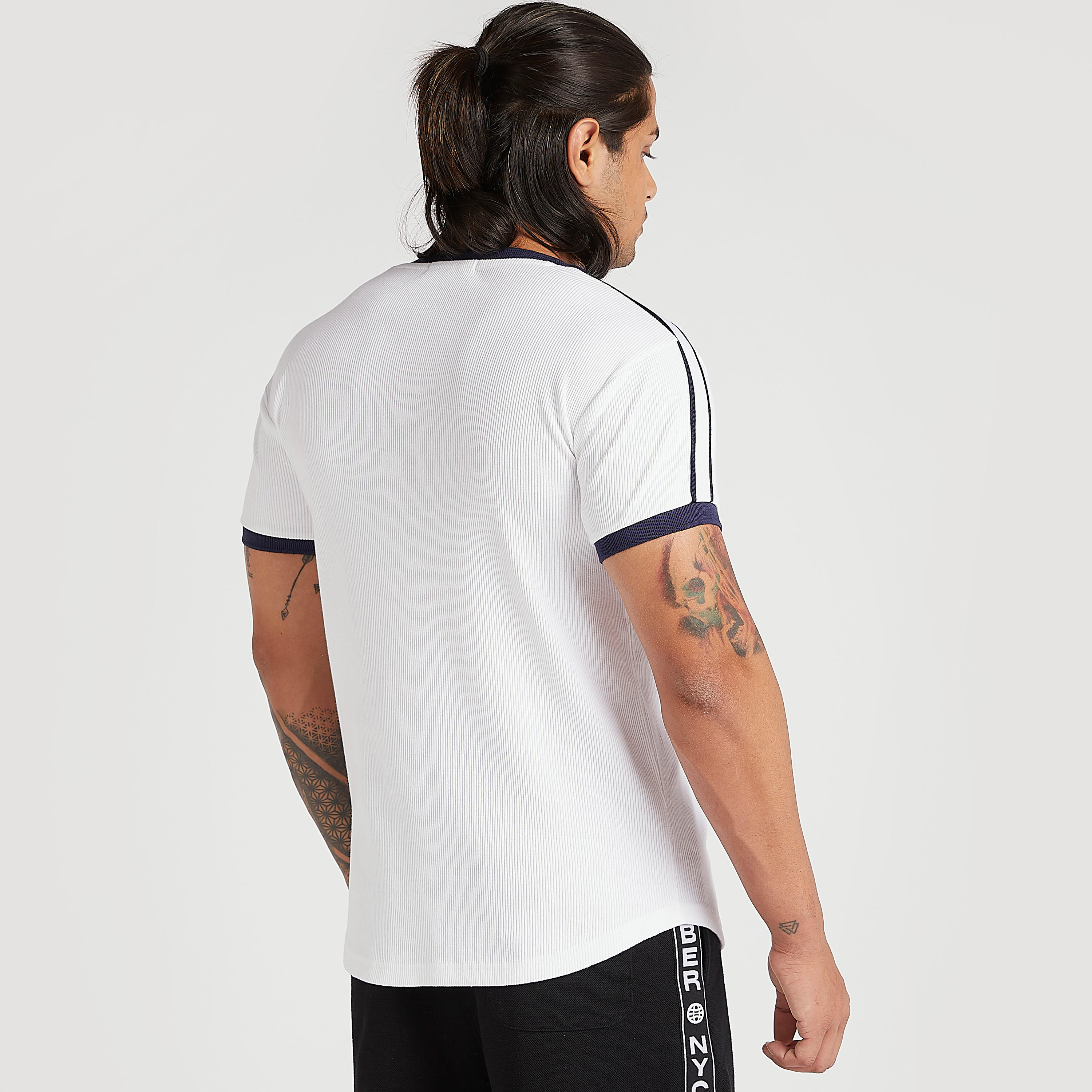 تيشيرت مضلّع بياقة ضيّقة وأكمام قصيرة وطبعات من كابا-men-clothing-tshirtsandpolos-tshirts-image-4