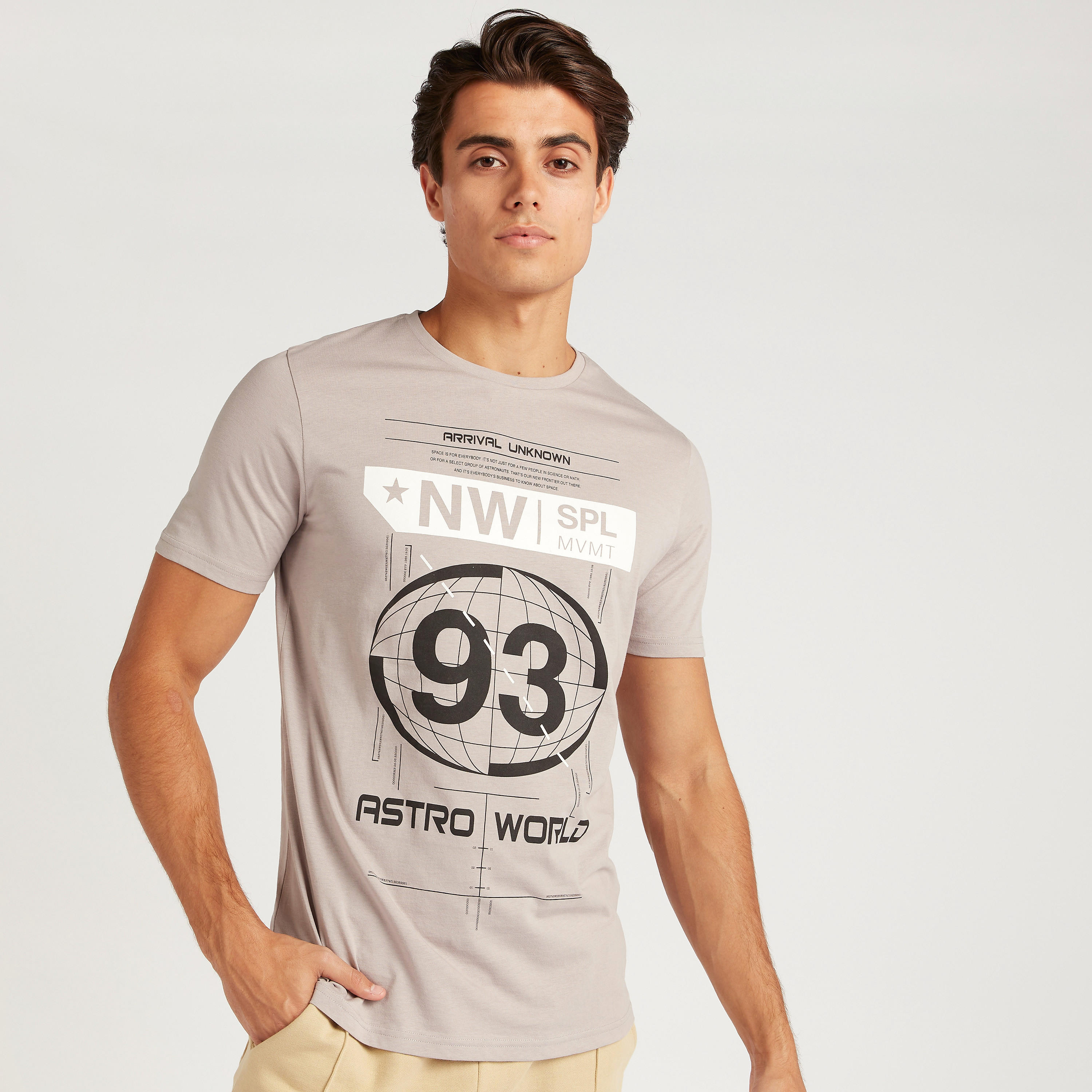 تيشيرت بياقة ضيّقة وأكمام قصيرة وطبعات-men-clothing-tshirtsandpolos-tshirts-image-1