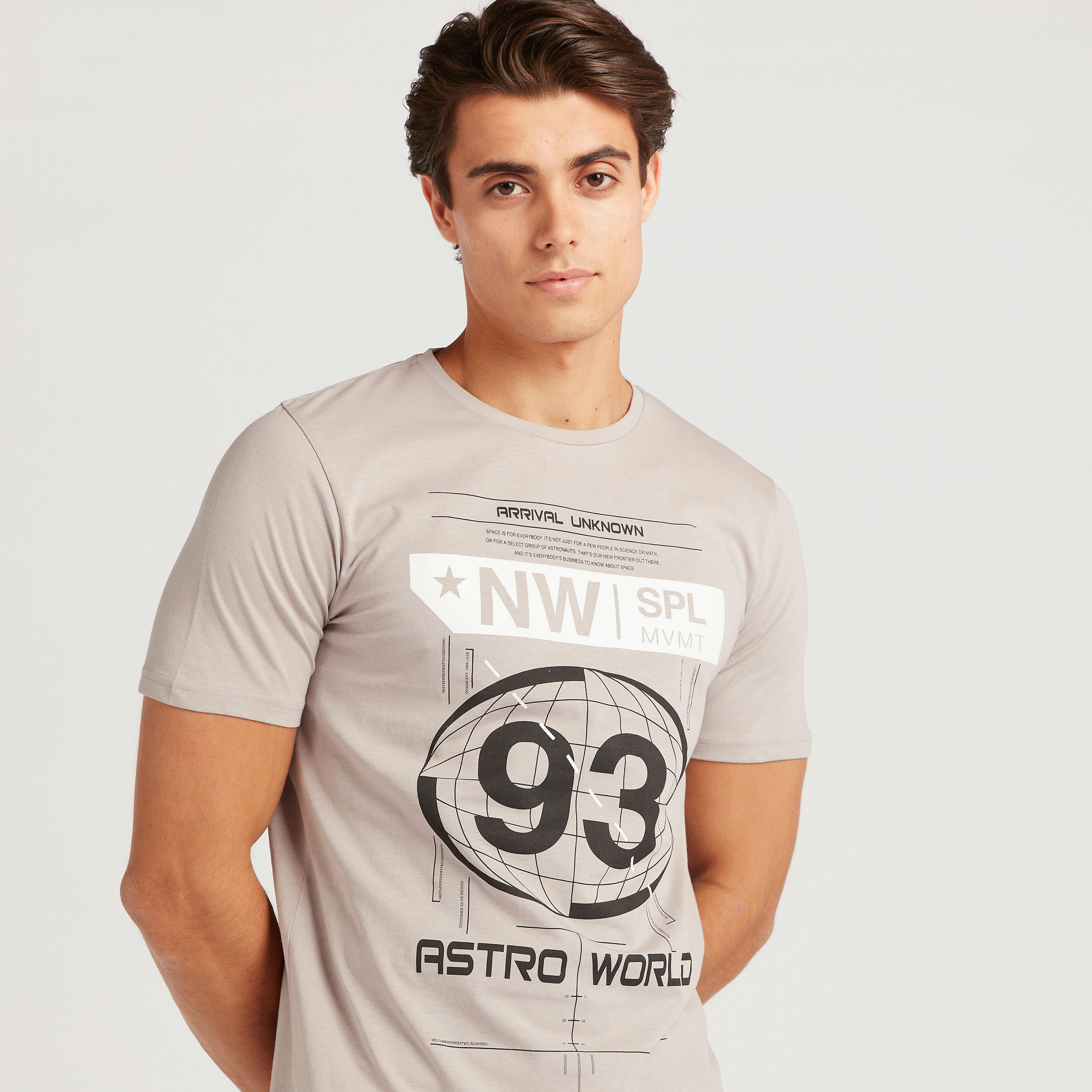 تيشيرت بياقة ضيّقة وأكمام قصيرة وطبعات-men-clothing-tshirtsandpolos-tshirts-image-5