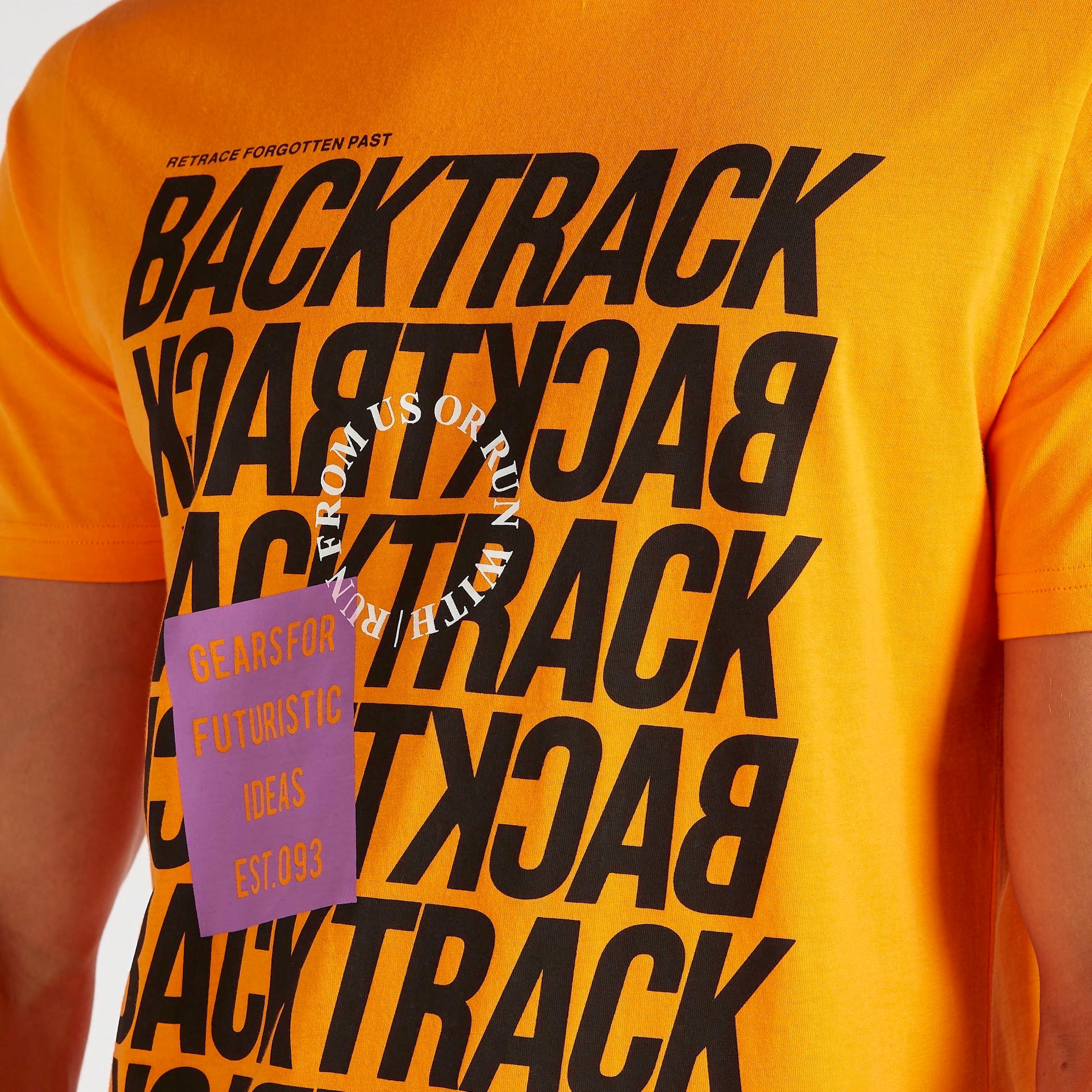 تيشيرت بياقة ضيّقة وأكمام قصيرة وطبعات-men-clothing-tshirtsandpolos-tshirts-image-5