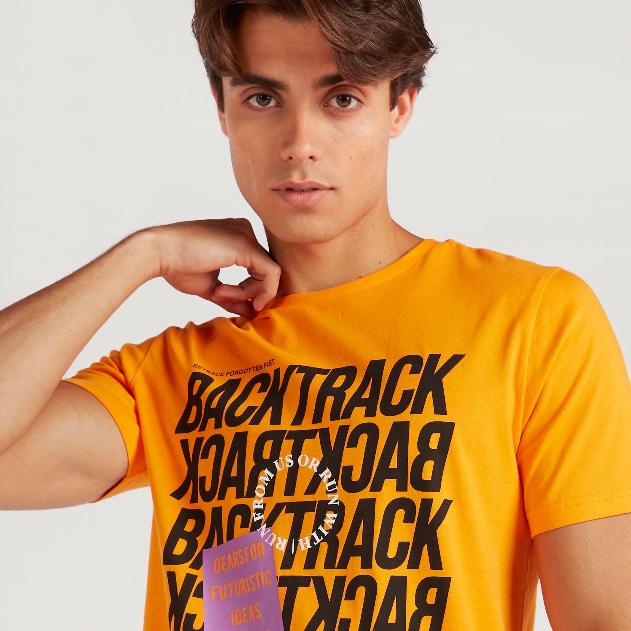 تيشيرت بياقة ضيّقة وأكمام قصيرة وطبعات-men-clothing-tshirtsandpolos-tshirts-image-6