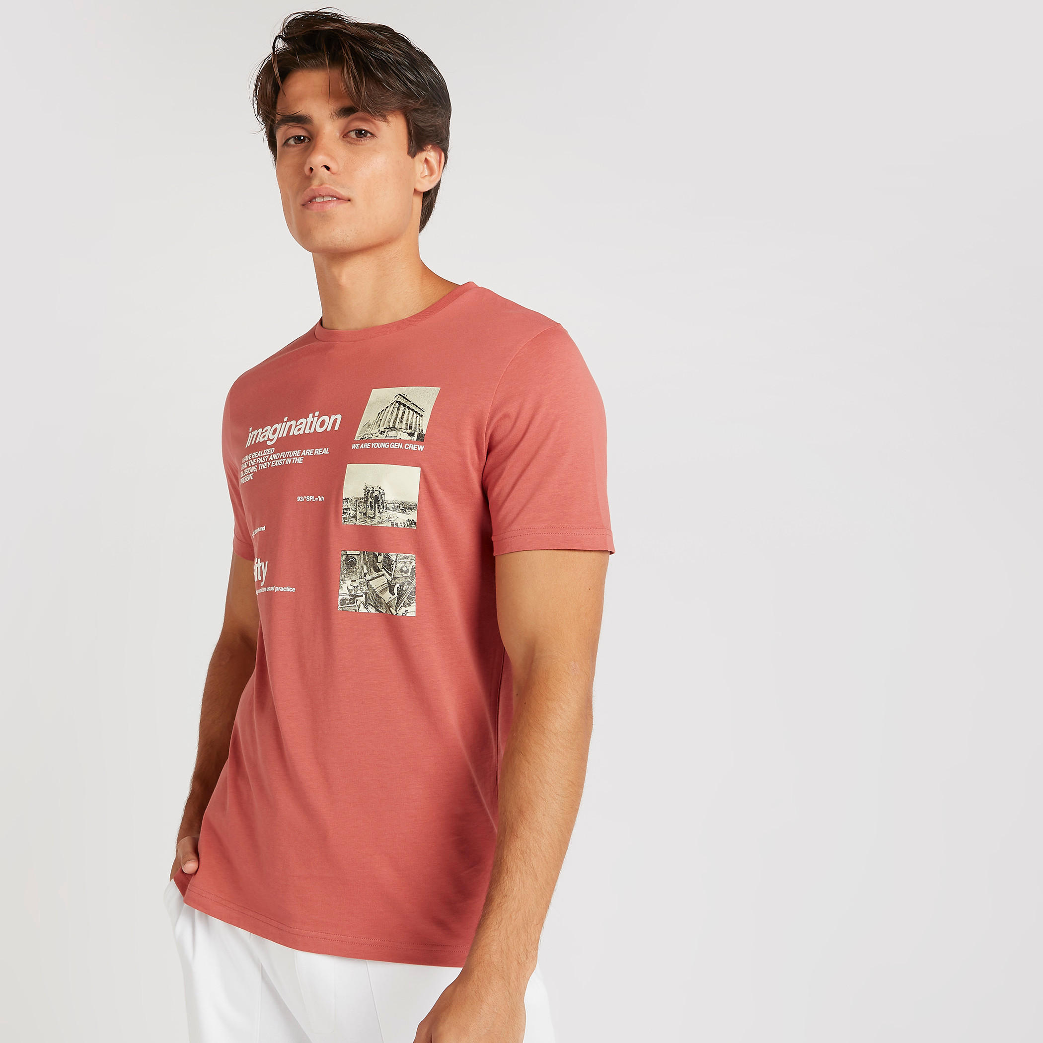 تيشيرت بياقة ضيّقة وأكمام قصيرة وطبعات-men-clothing-tshirtsandpolos-tshirts-image-1