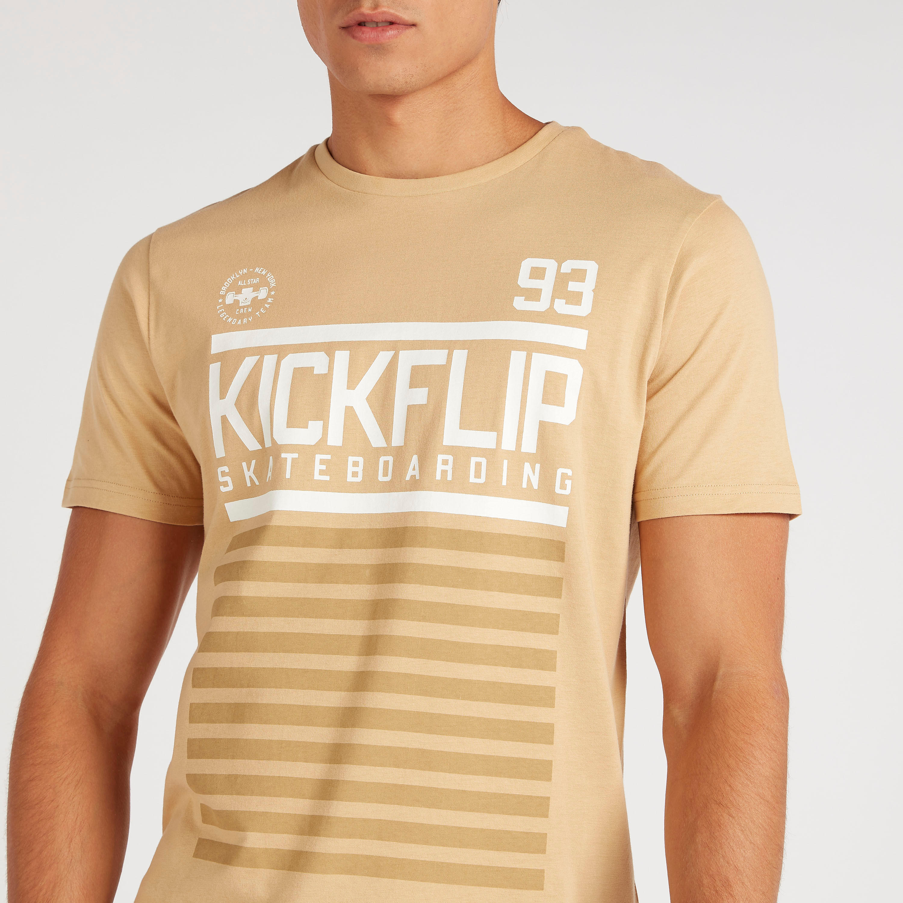 تيشيرت بياقة ضيّقة وأكمام قصيرة وطبعات-men-clothing-tshirtsandpolos-tshirts-image-3