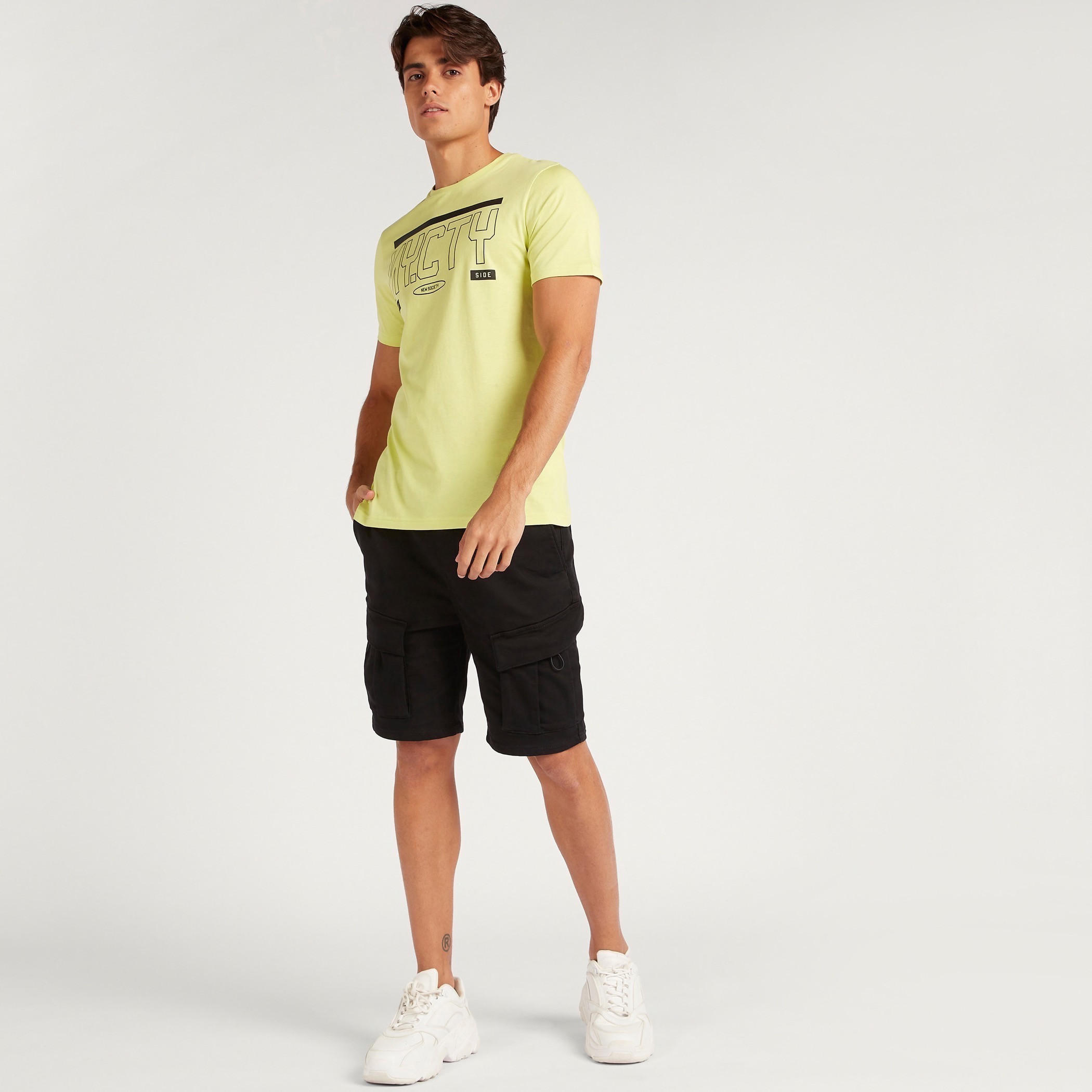 تيشيرت بياقة ضيّقة وأكمام قصيرة وطبعات-men-clothing-tshirtsandpolos-tshirts-image-3