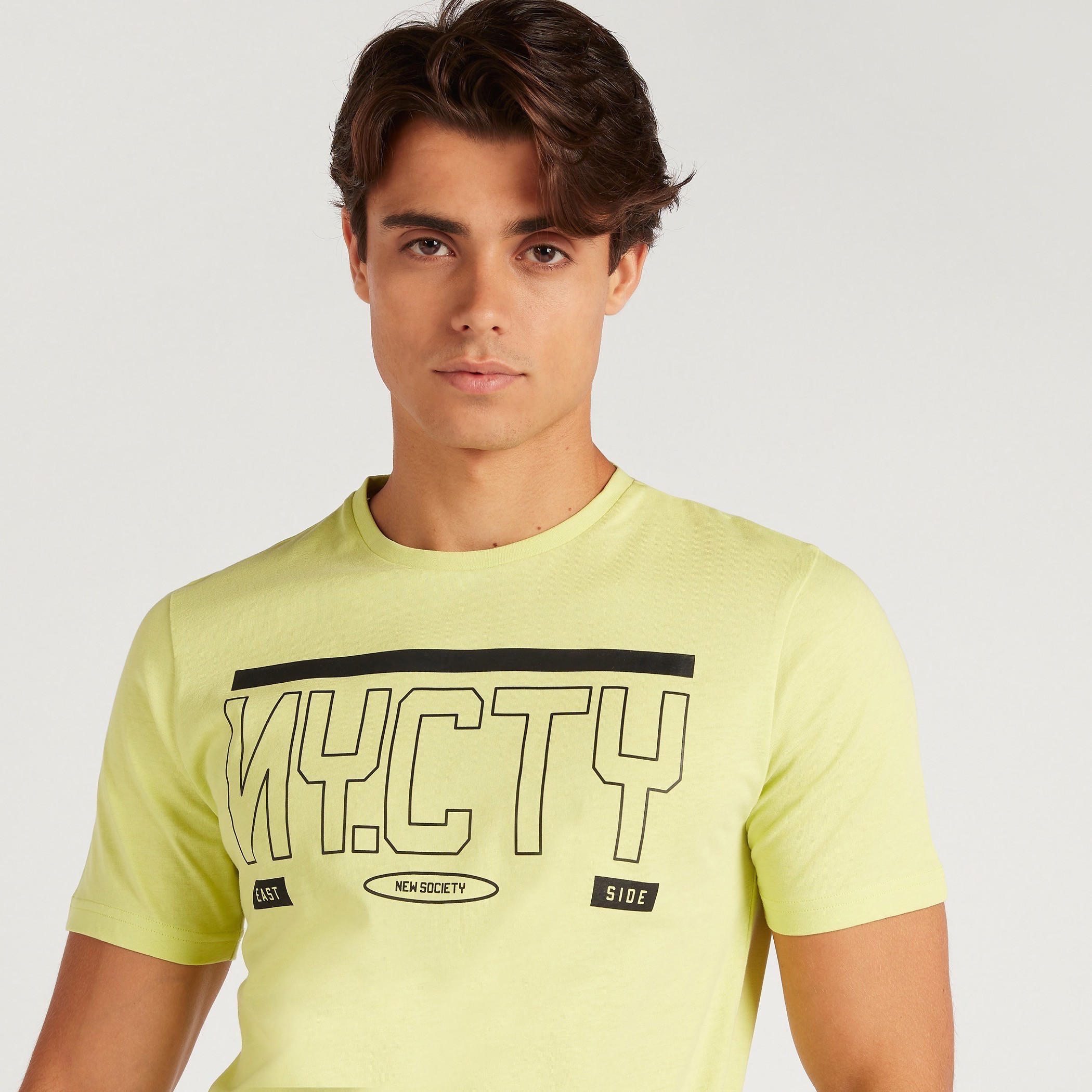 تيشيرت بياقة ضيّقة وأكمام قصيرة وطبعات-men-clothing-tshirtsandpolos-tshirts-image-2