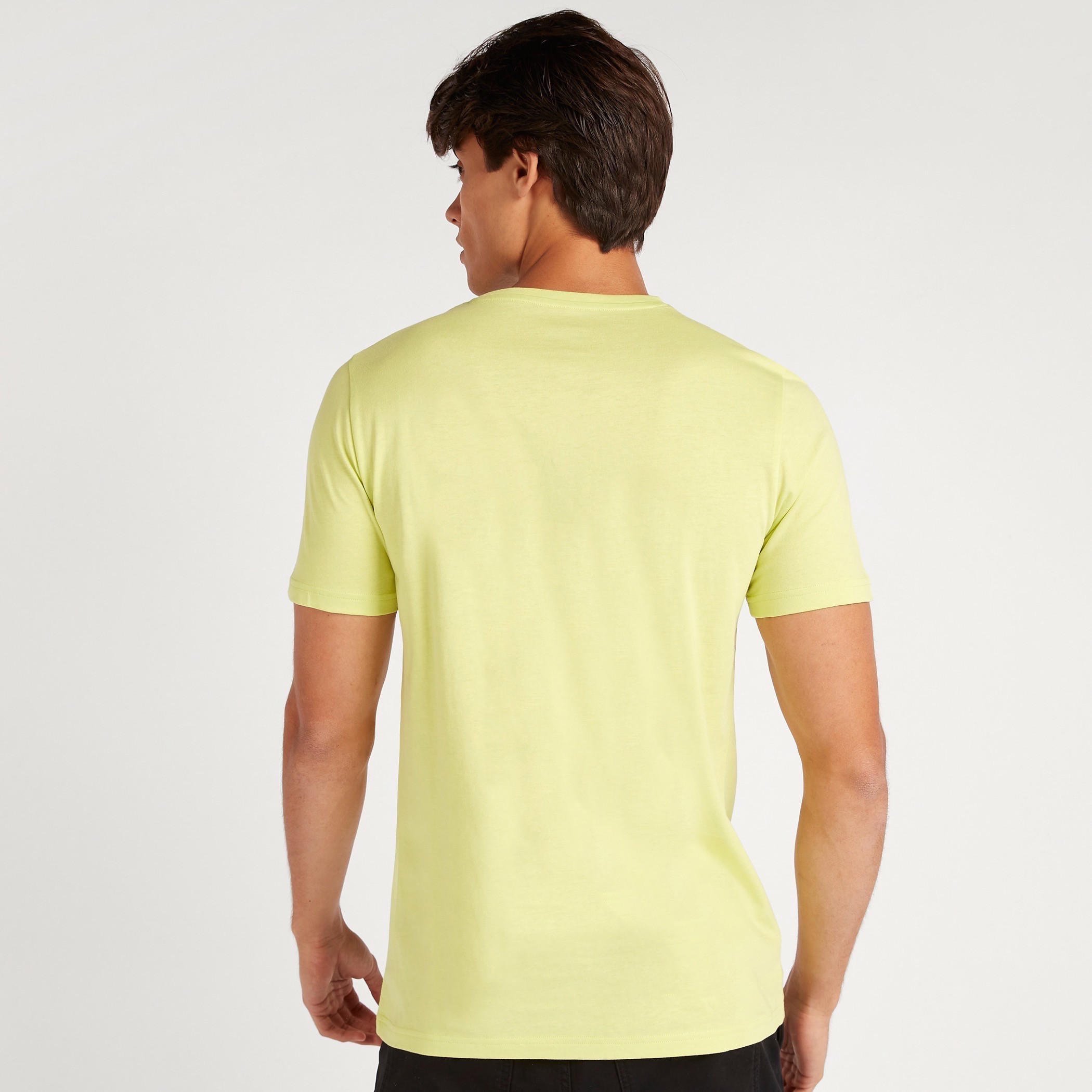 تيشيرت بياقة ضيّقة وأكمام قصيرة وطبعات-men-clothing-tshirtsandpolos-tshirts-image-1