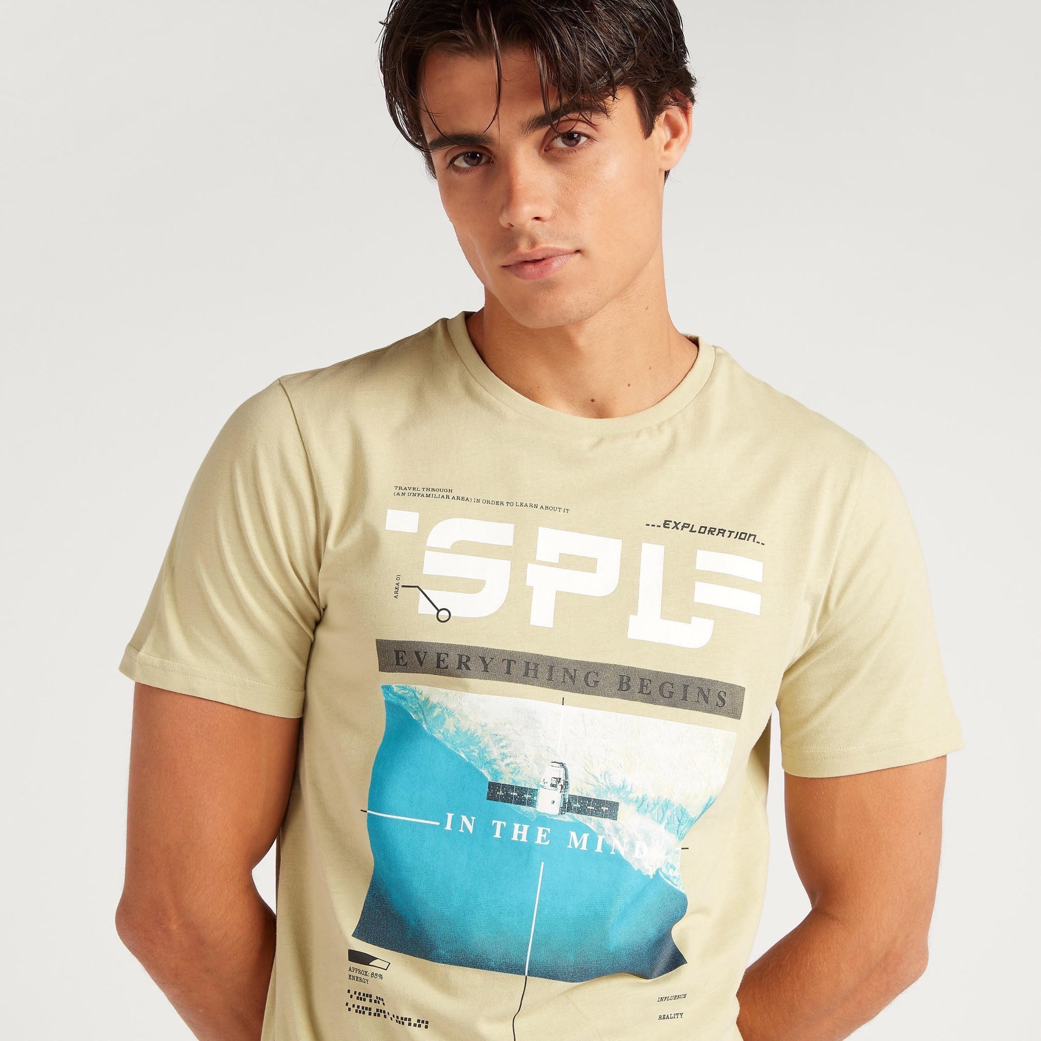 تيشيرت بياقة ضيّقة وأكمام قصيرة وطبعات-men-clothing-tshirtsandpolos-tshirts-image-3