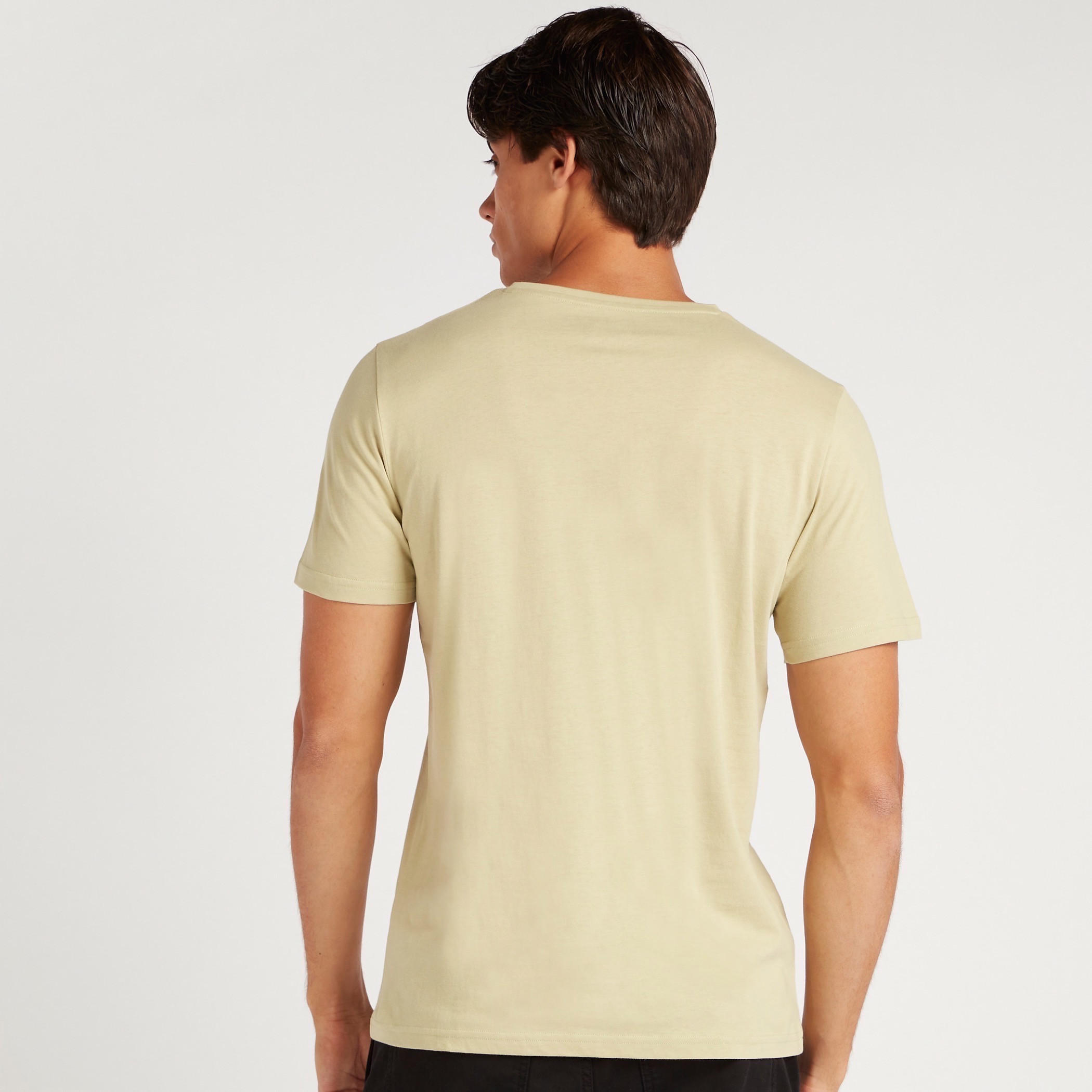 تيشيرت بياقة ضيّقة وأكمام قصيرة وطبعات-men-clothing-tshirtsandpolos-tshirts-image-4