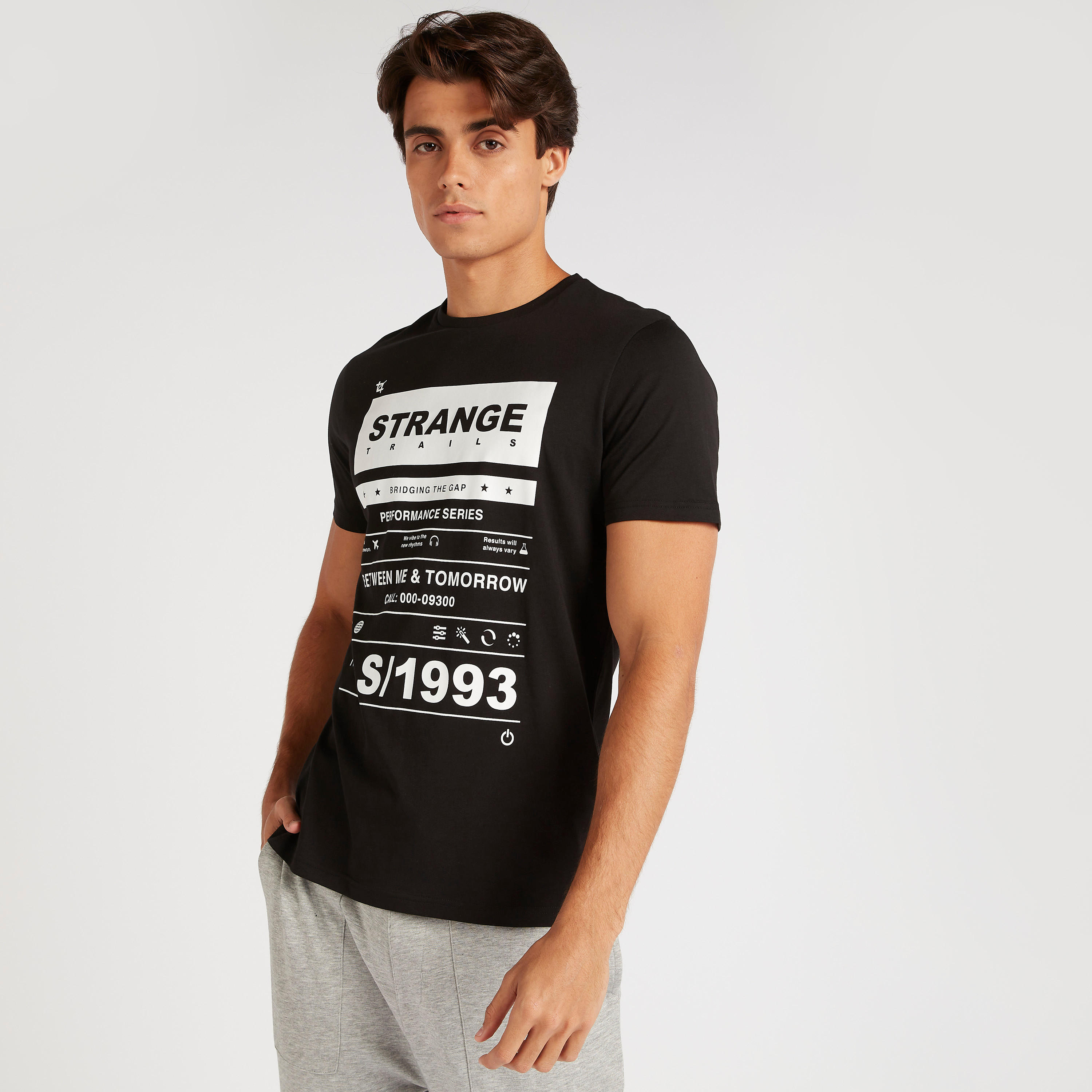 تيشيرت بياقة ضيّقة وأكمام قصيرة وطبعات-men-clothing-tshirtsandpolos-tshirts-image-1
