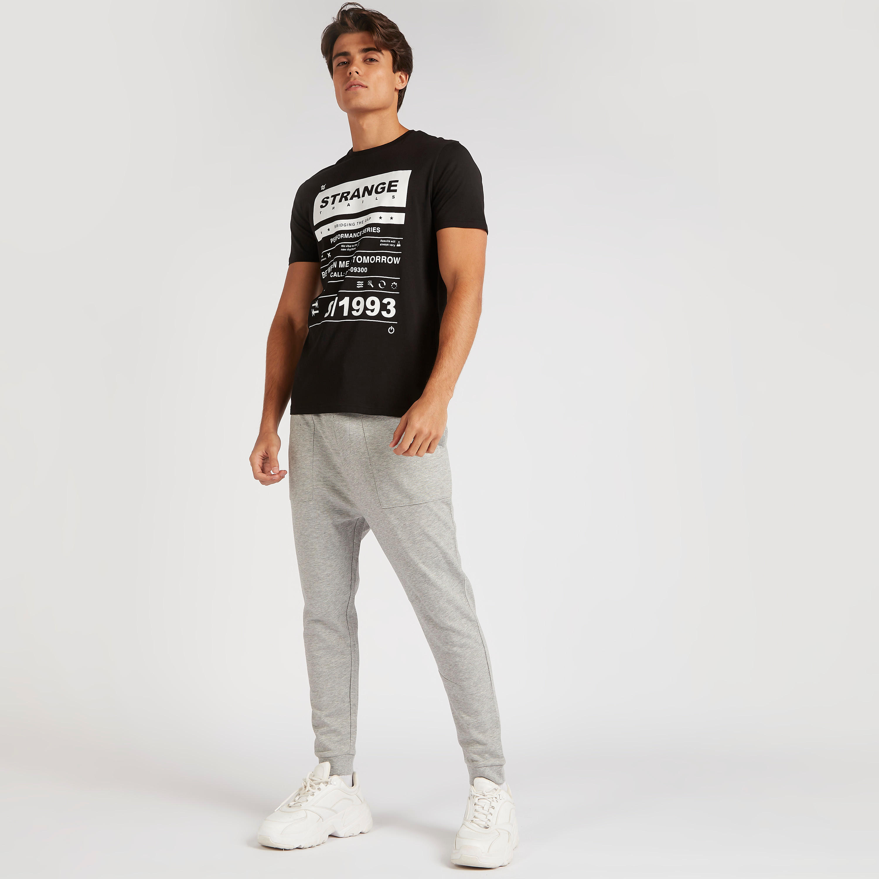 تيشيرت بياقة ضيّقة وأكمام قصيرة وطبعات-men-clothing-tshirtsandpolos-tshirts-image-2