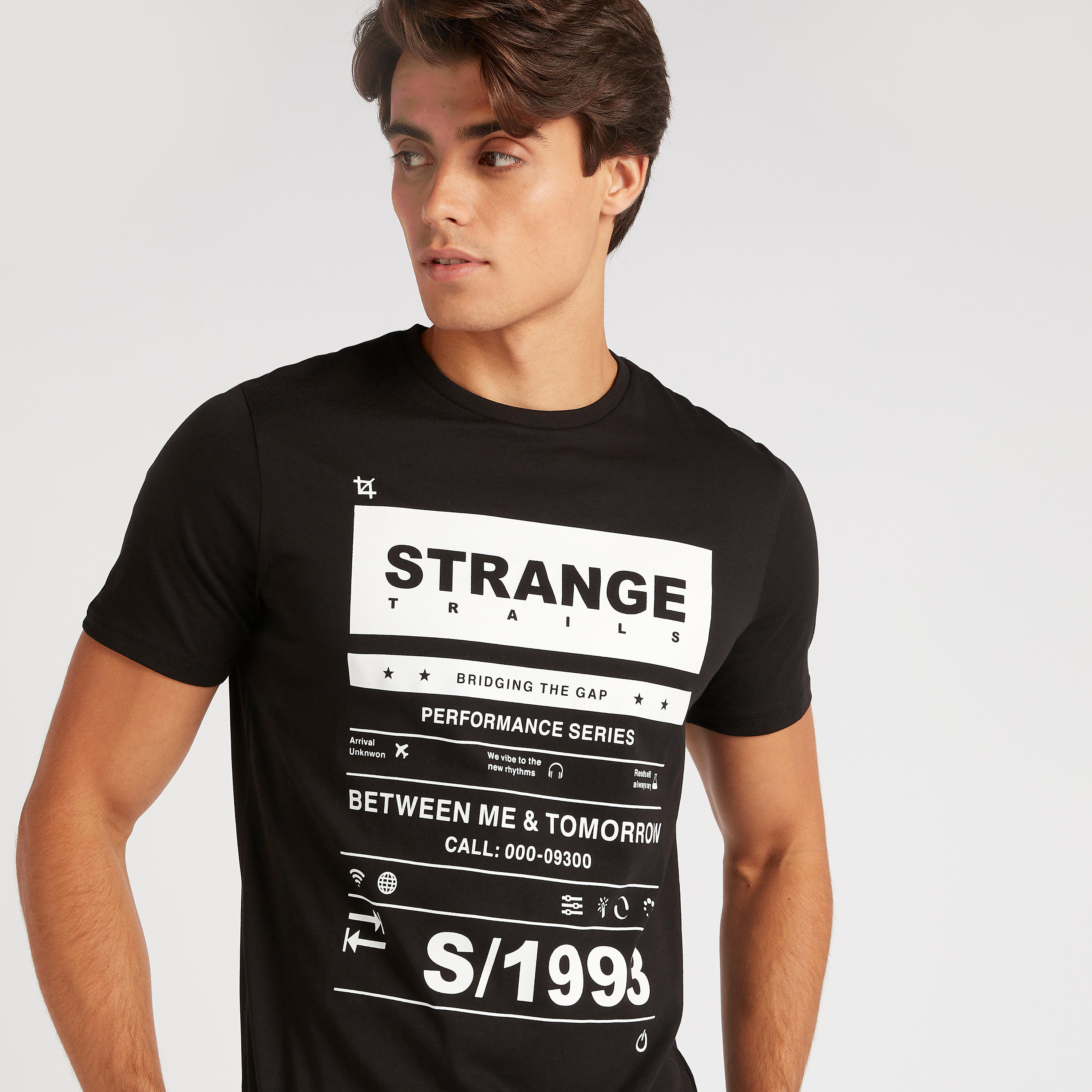 تيشيرت بياقة ضيّقة وأكمام قصيرة وطبعات-men-clothing-tshirtsandpolos-tshirts-image-3
