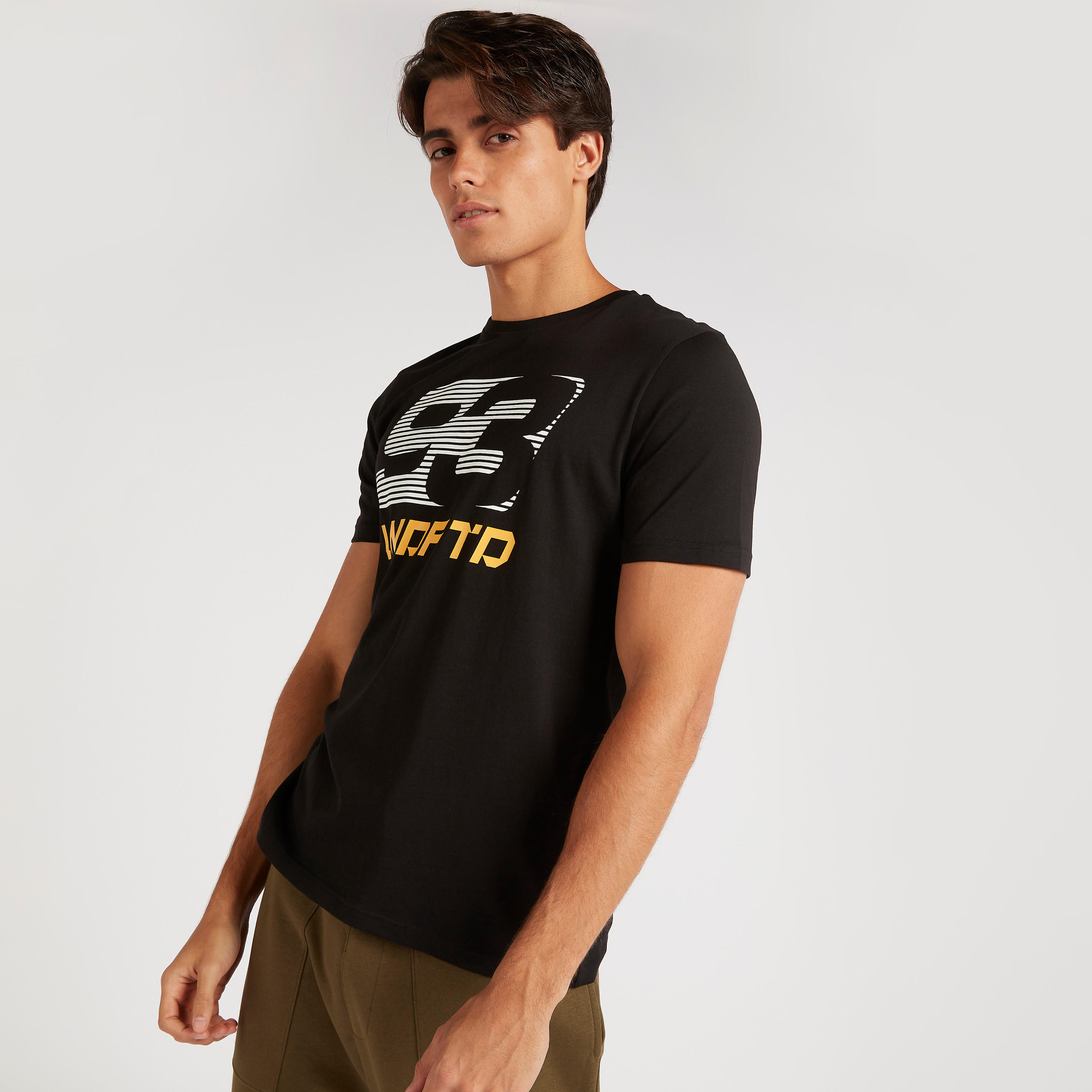 تيشيرت بياقة ضيّقة وأكمام قصيرة وطبعات-men-clothing-tshirtsandpolos-tshirts-image-1