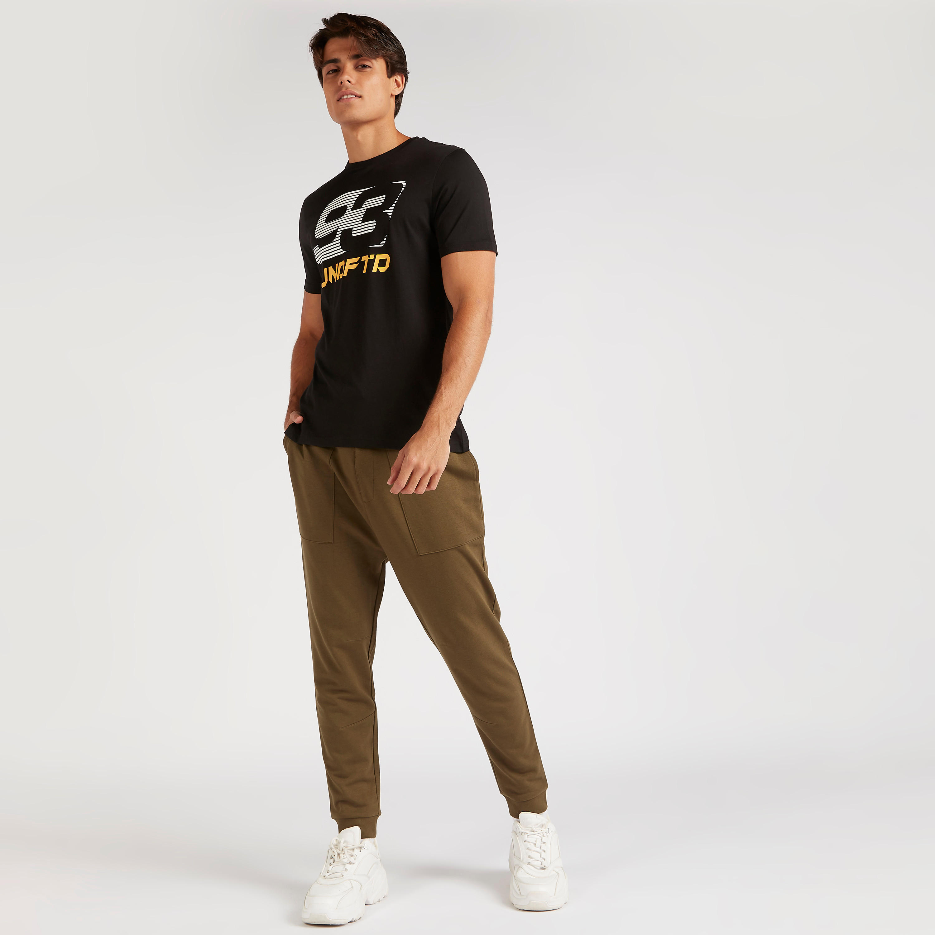 تيشيرت بياقة ضيّقة وأكمام قصيرة وطبعات-men-clothing-tshirtsandpolos-tshirts-image-2
