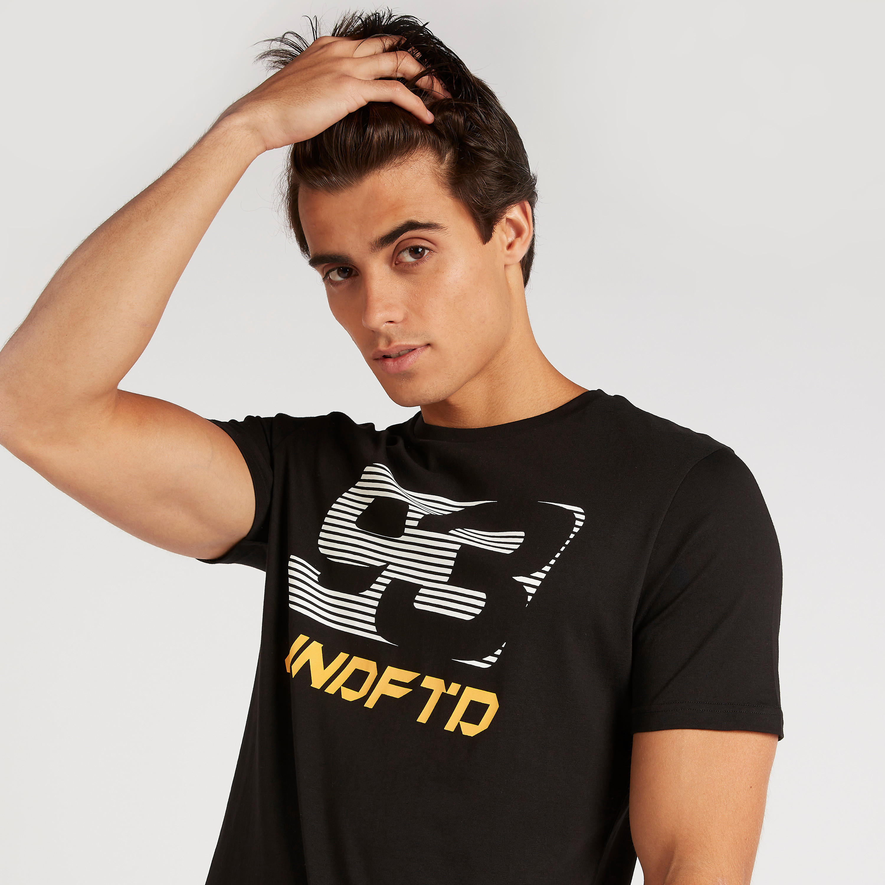 تيشيرت بياقة ضيّقة وأكمام قصيرة وطبعات-men-clothing-tshirtsandpolos-tshirts-image-3