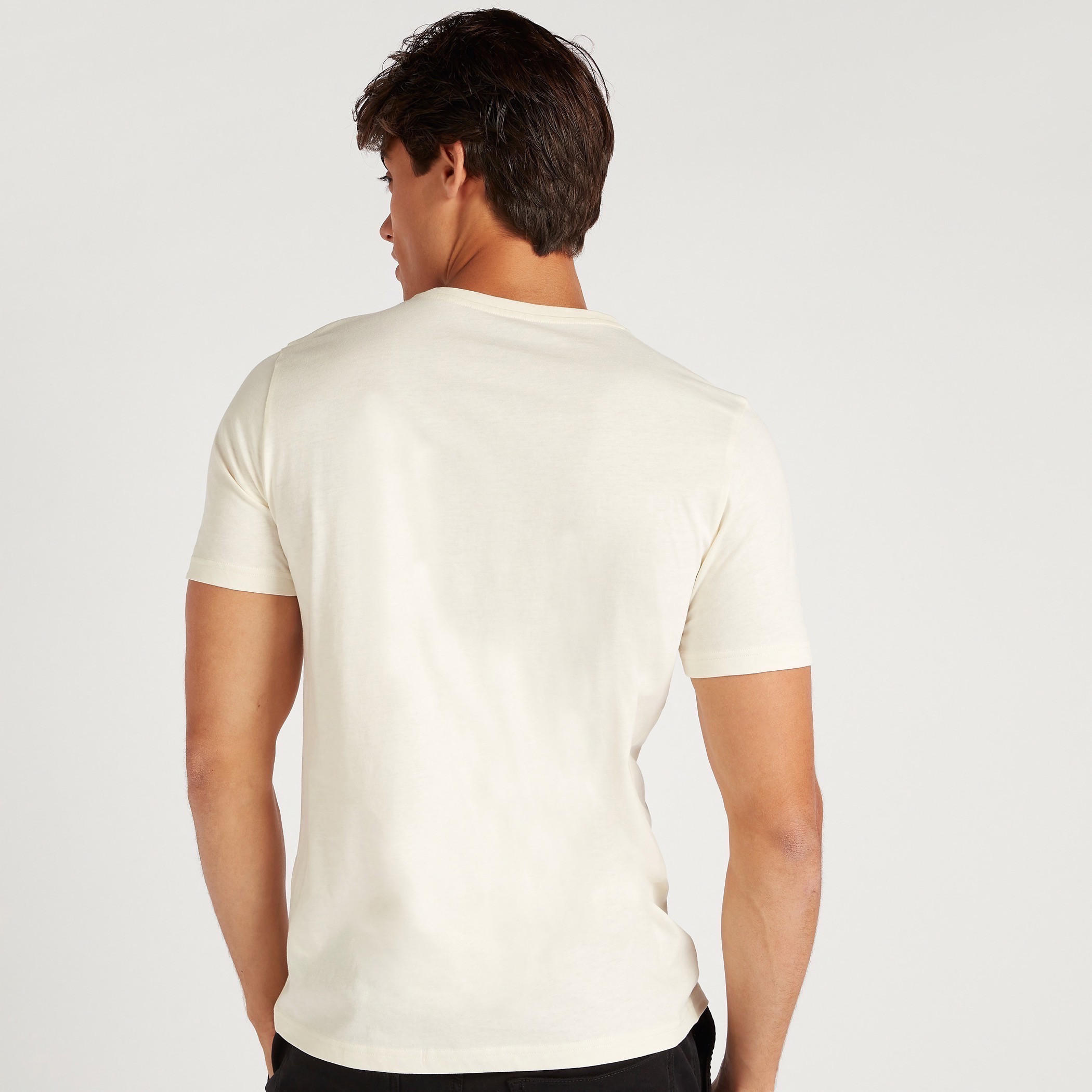تيشيرت بياقة ضيّقة وأكمام قصيرة وطبعات-men-clothing-tshirtsandpolos-tshirts-image-4