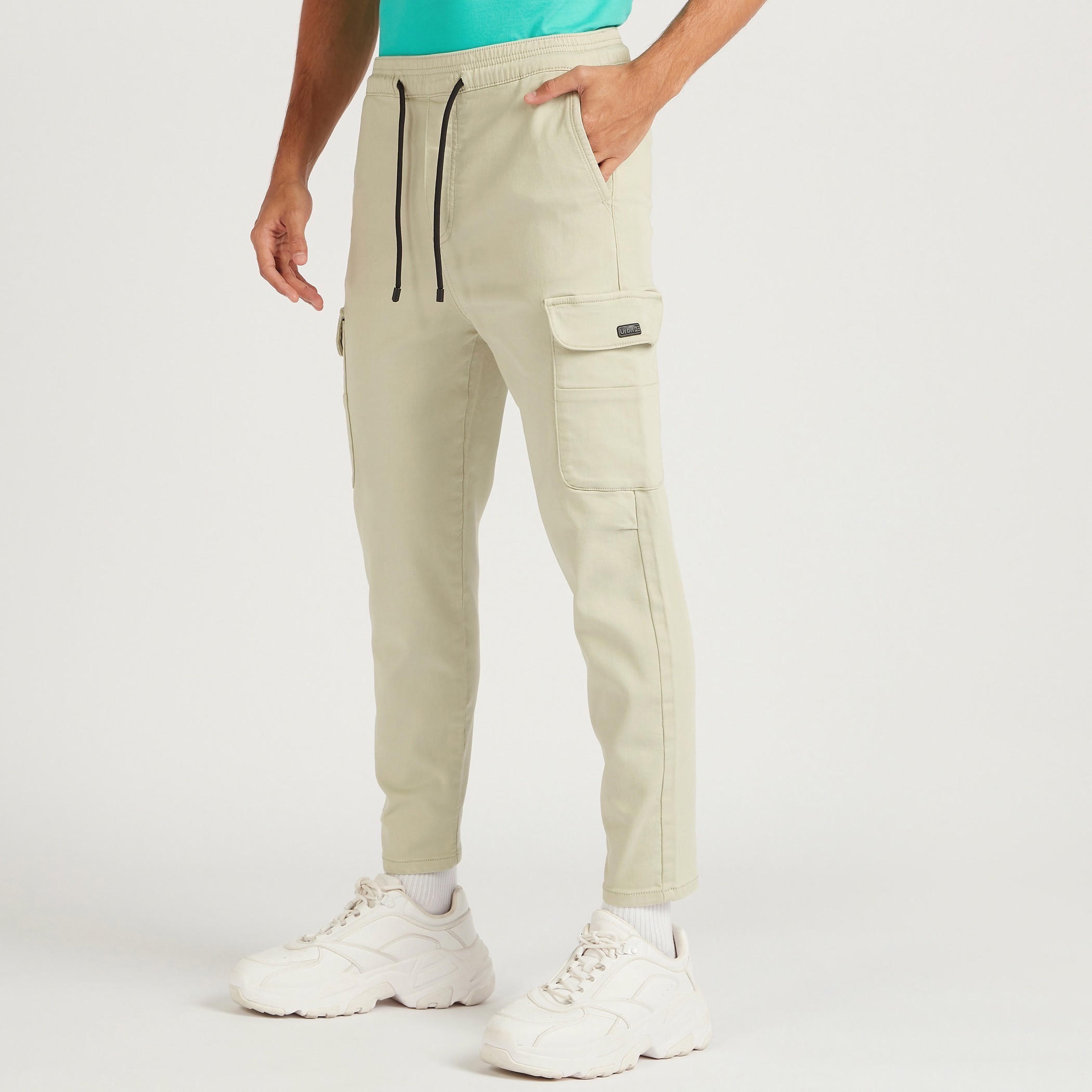 بنطلون كارجو سادة برباط إغلاق وخصر متوسّط الارتفاع-men-clothing-bottoms-trousersandchinos-trousers-image-1