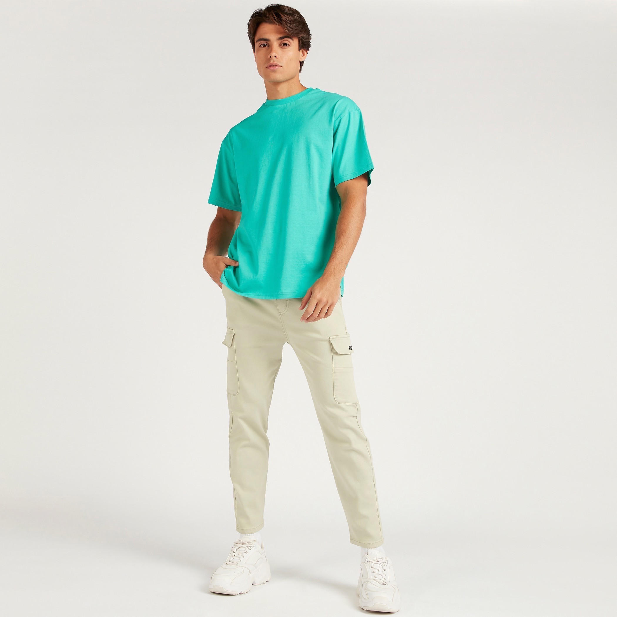 بنطلون كارجو سادة برباط إغلاق وخصر متوسّط الارتفاع-men-clothing-bottoms-trousersandchinos-trousers-image-2