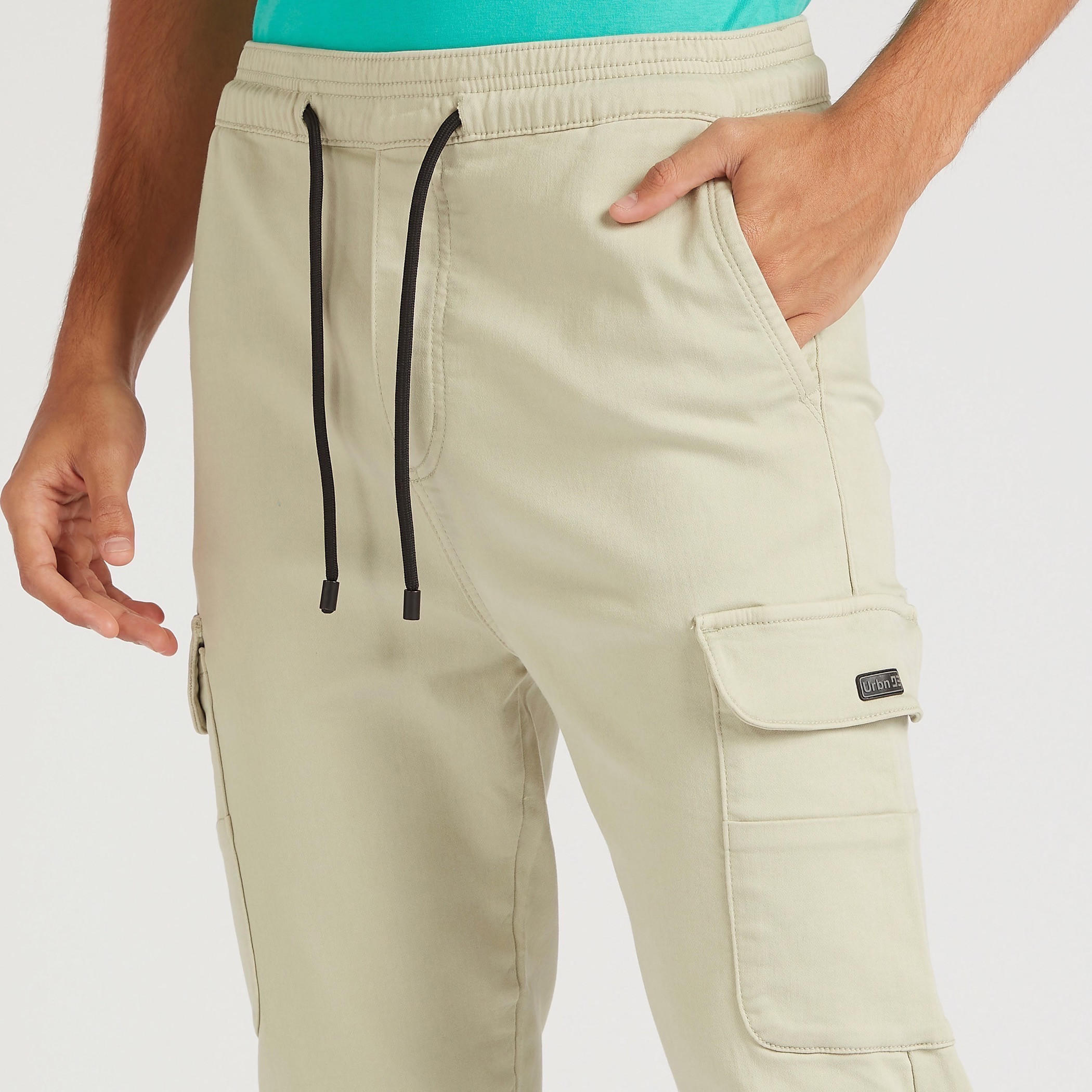 بنطلون كارجو سادة برباط إغلاق وخصر متوسّط الارتفاع-men-clothing-bottoms-trousersandchinos-trousers-image-3